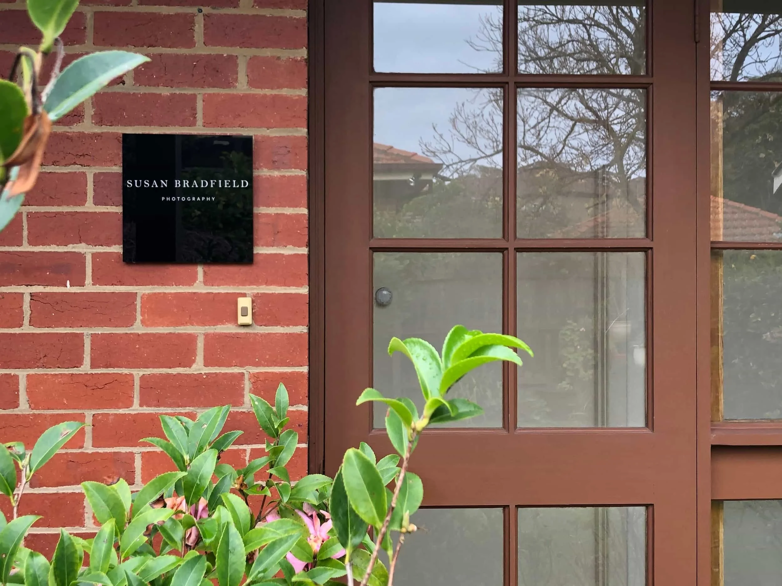 Image of the signed studo entrance to Susan Bradfield Photography