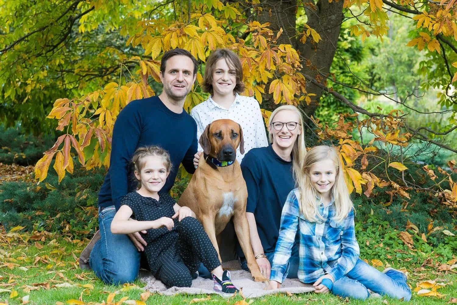 Susan+Bradfield+Photography%2C+family+of+five+and+a+big+dog+in+autumn+garden_compressed.jpg