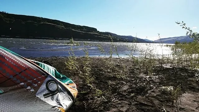 Lit at lyle today, kite was a 9 but giving that session a solid 10! #tiberonpnw #pnwadventures #columbiarivergorge #naishkiteboarding