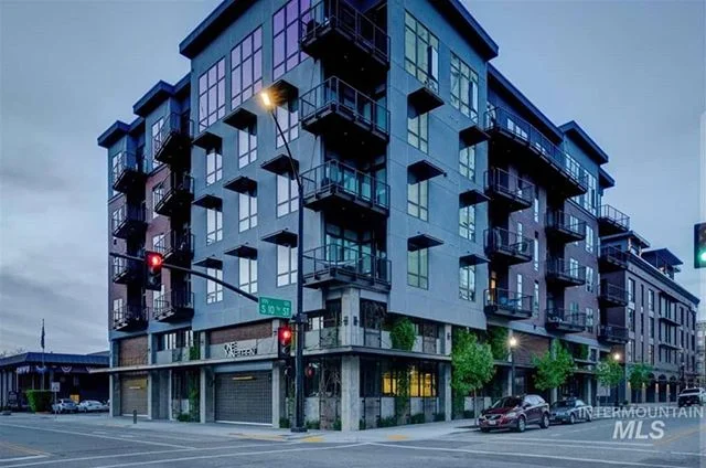 Located in the heart of Downtown Boise, this penthouse provides incredible city and mountain views. Leave your car in your private parking spot and walk, bike or scooter to bars, restaurants, grocery stores within minutes.
.
119 S 10th Street, Boise 