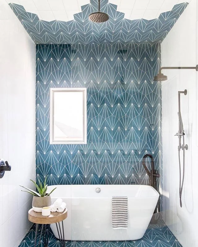 Scrub-a-dub-dub, I'm-never-leaving-this-tub!!
😂😍 Are you serious with these bathrooms?! #moroccantile is a favorite but #geometrictiles is a new obsession!
@andreawestdesign
.
.
.
.
#bathroom #bathroomdesign #powderroom #floortile #interiors #inter