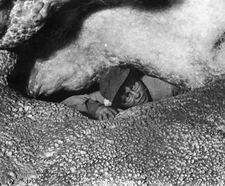 Jan_Conn_in_Jannies_Cranny,_Jewel_Cave_-_1959.jpeg