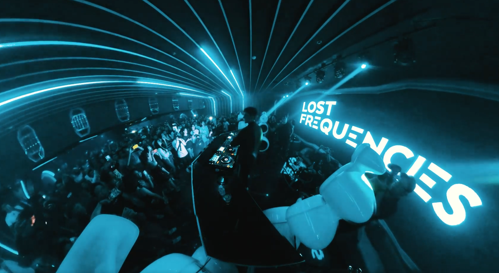 LOST FREQUENCIES tries out Pequod Acoustics