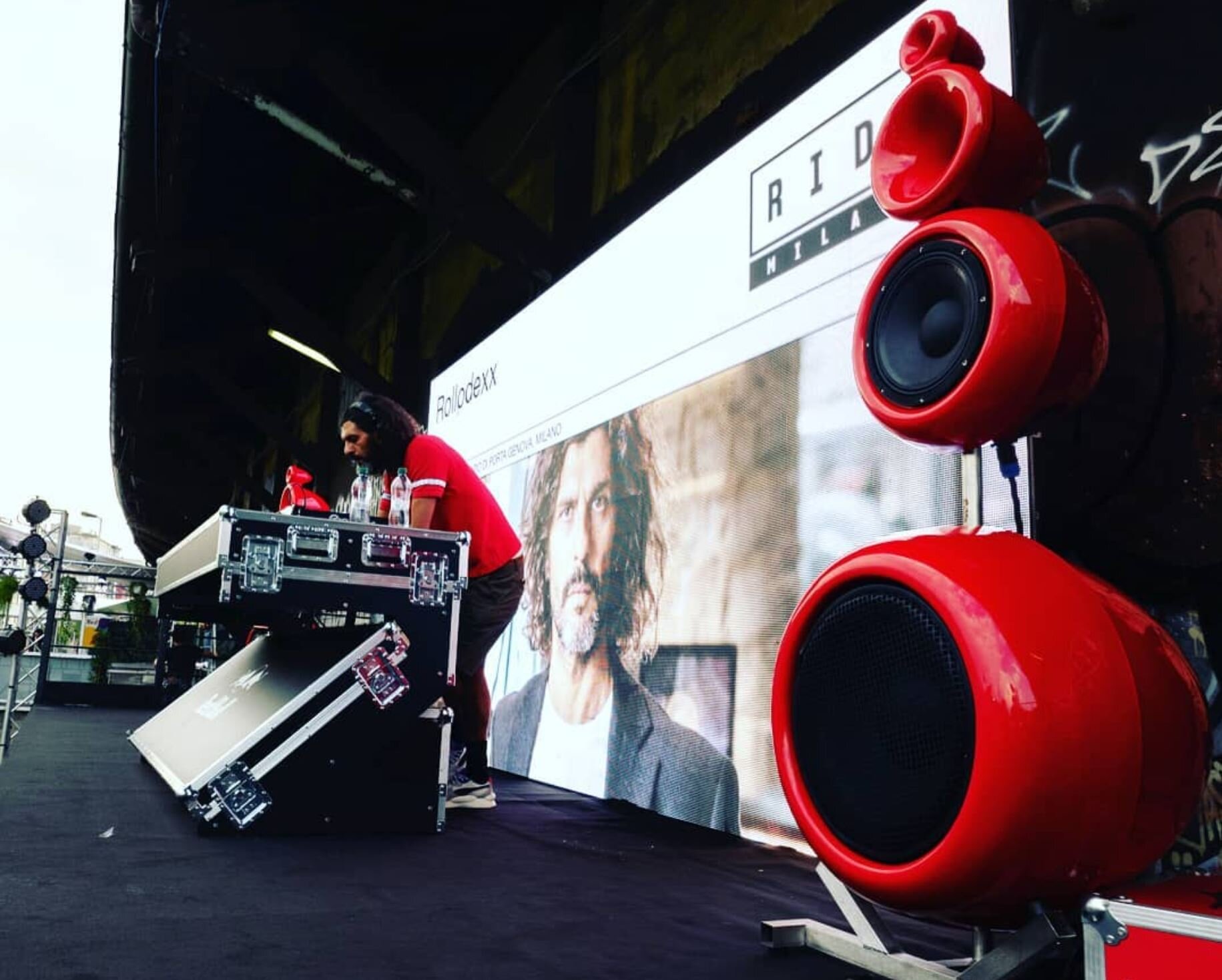 Listen to Pequod acoustics in Milan