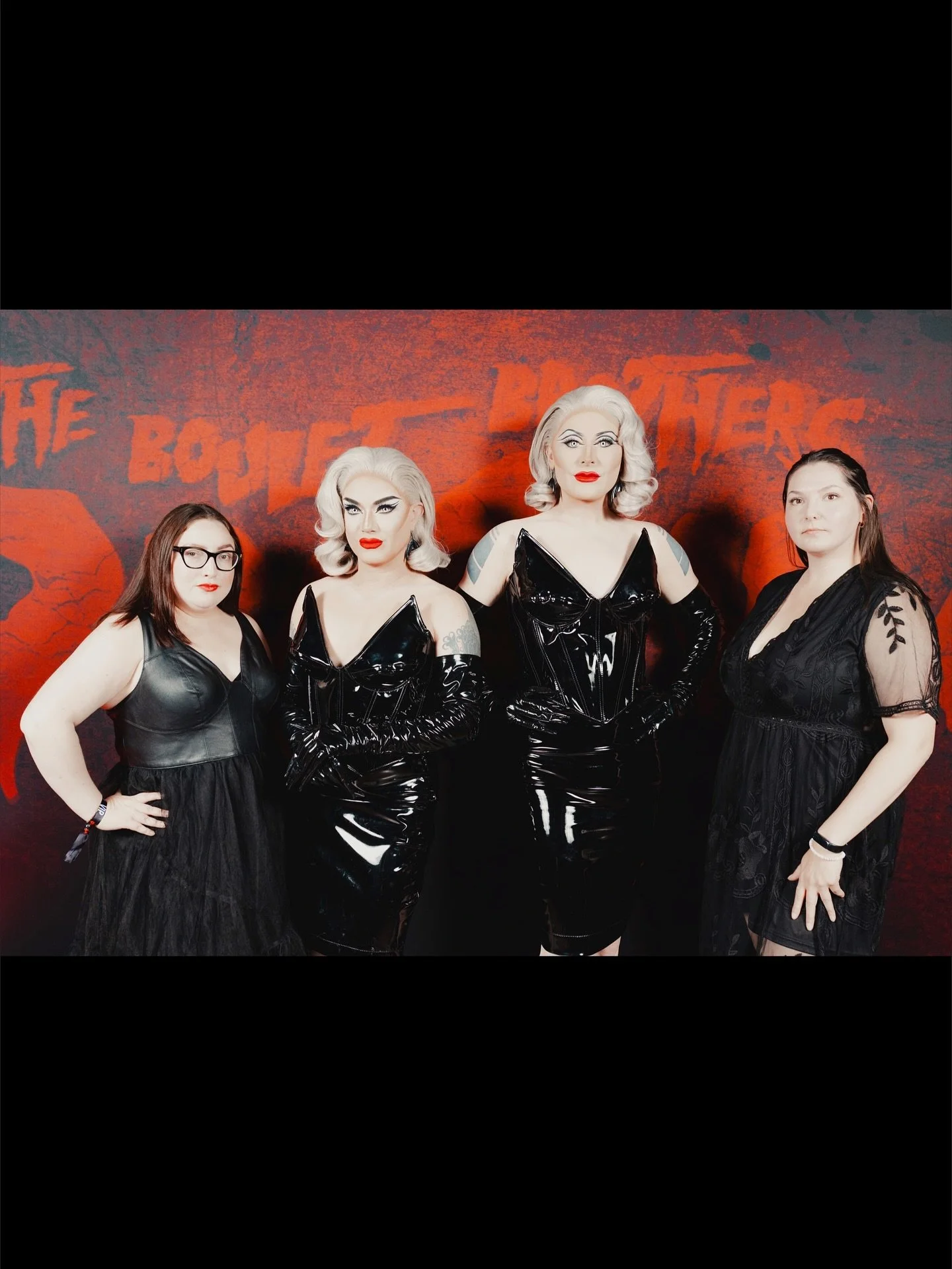 Wrecking your health to win top spot for craziest crowd? Worth the pain.🩸🎃👻 Deep gratitude to each one of these extra kind, generous, hilarious, endlessly talented monsters - you ghouls were so much fun to spend an evening with! Big thanks as alwa