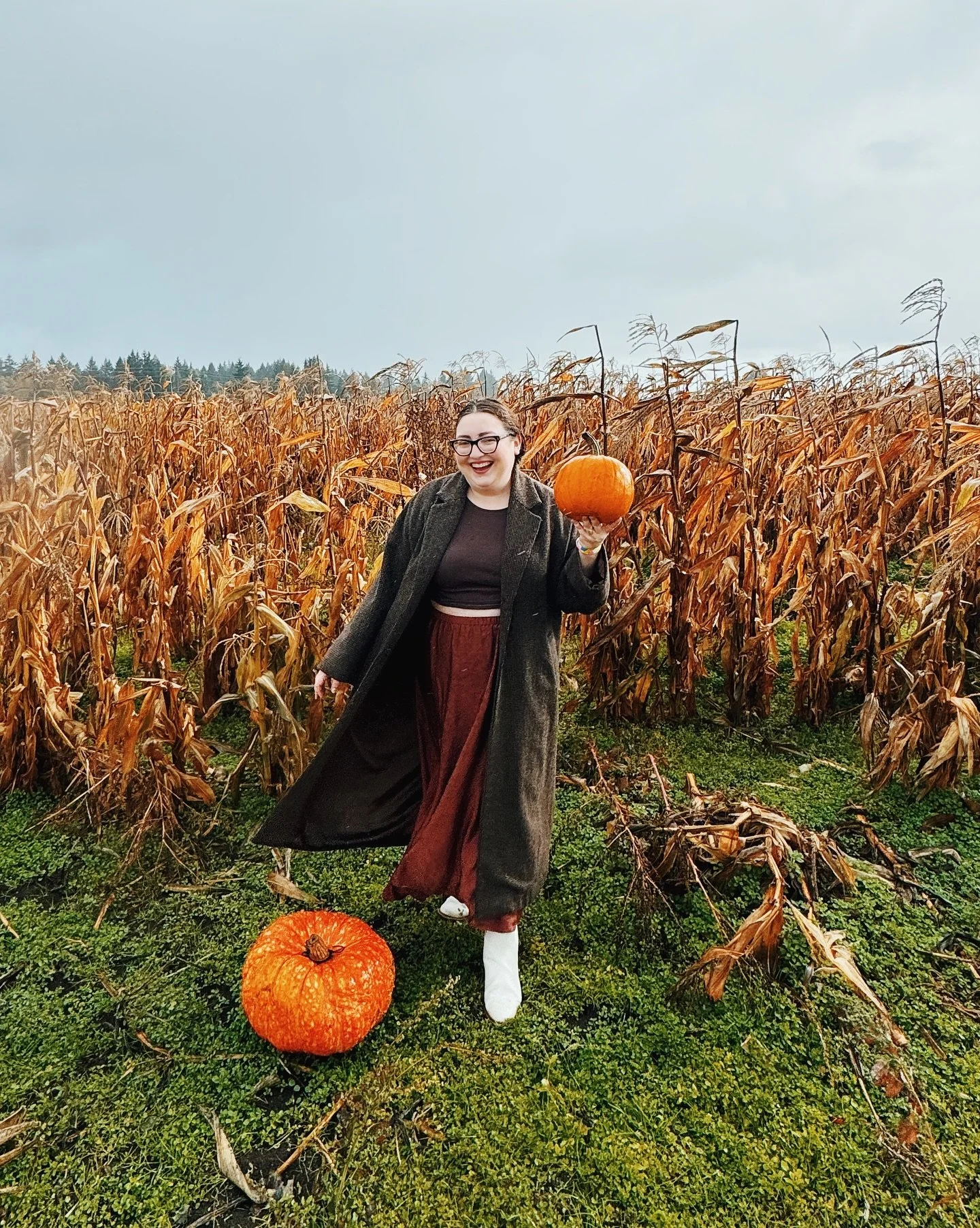 @nuuly understood the fall assignment 🍂✨ Cozy knits, classic layers, and a few pieces that made chilly mornings feel way cuter. Full October roundup up now on the blog! &gt; LINK IN BIO. 🤎