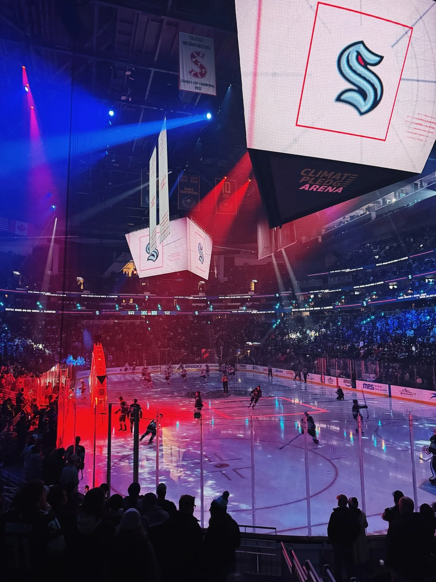 Came for Digital Day, left a full-blown hockey convert! 🏒💙 Great company, yum food, our first Kraken game to celebrate the birthday boy, and overall the most perfect Seattle day. 🥰