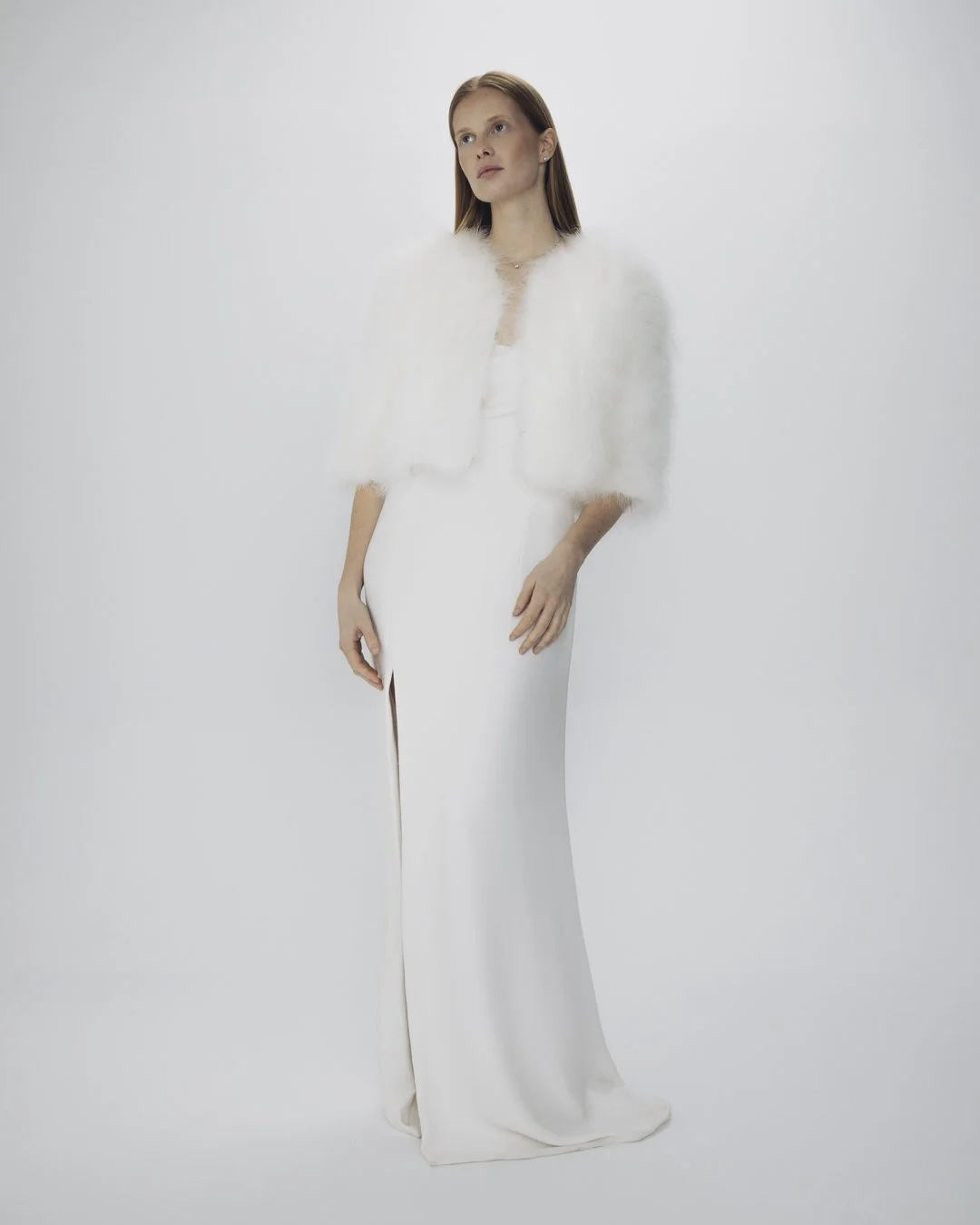 THETOUCH-BRIDAL-JACKET-FEATHERS-MUNTANER (35) (1).jpg