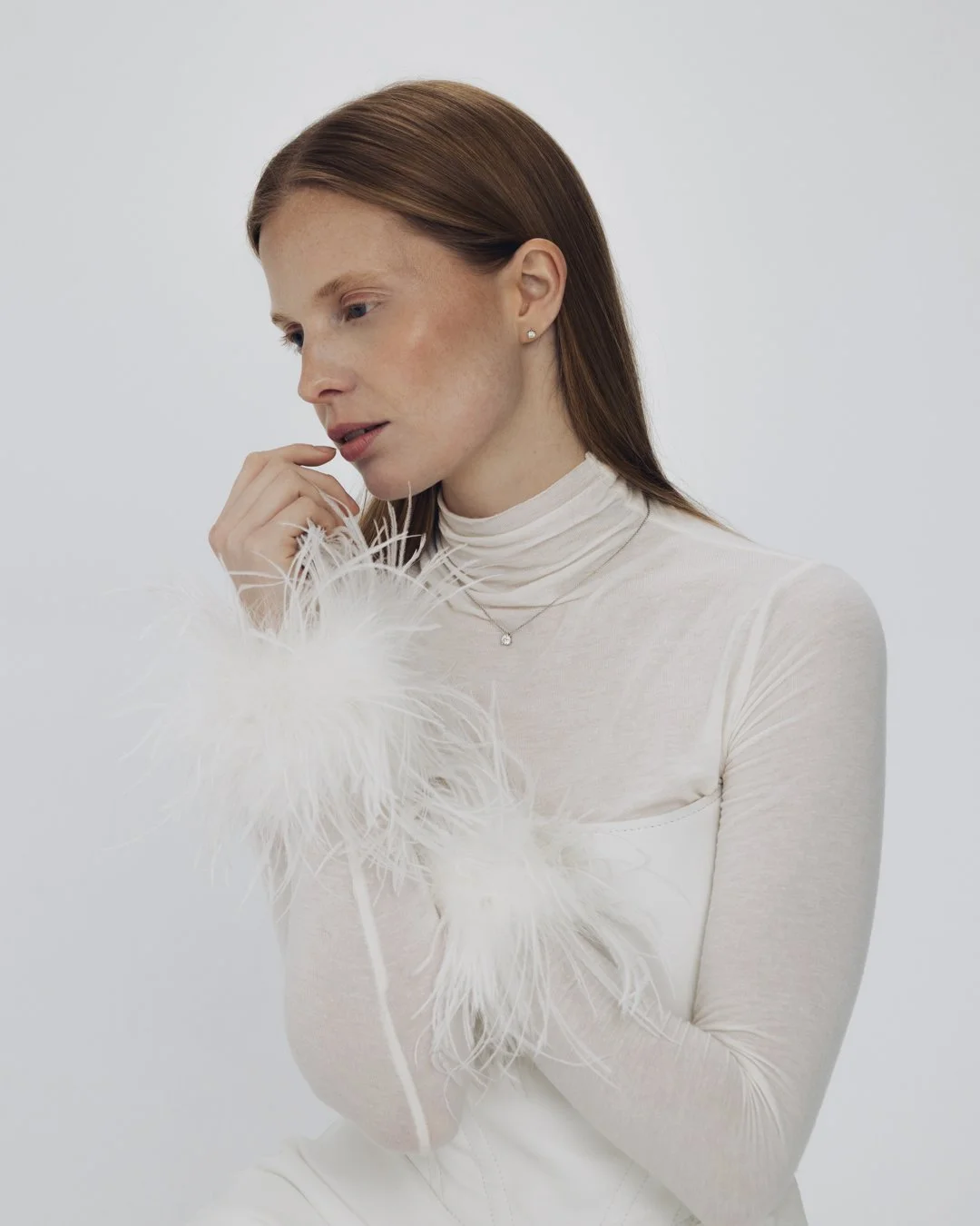 THETOUCH-BRIDAL-CUFF-FEATHERS-OSTRICH-ATMETLLER (59).jpg