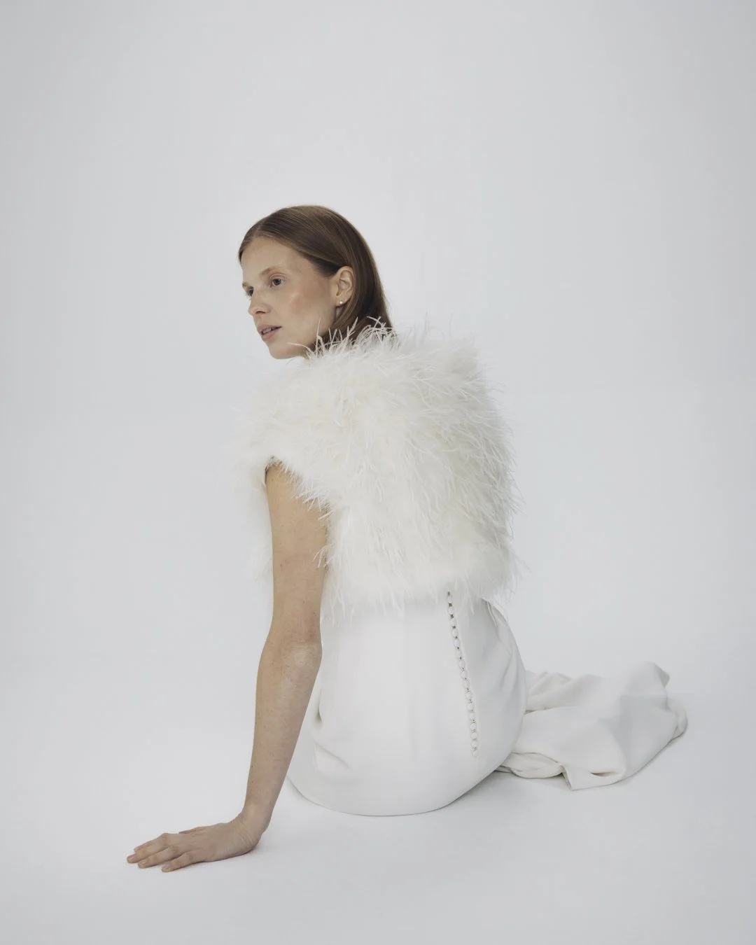 THETOUCH-BRIDAL-JACKET-FEATHERS-OSTRICH-PANOT (45).jpg