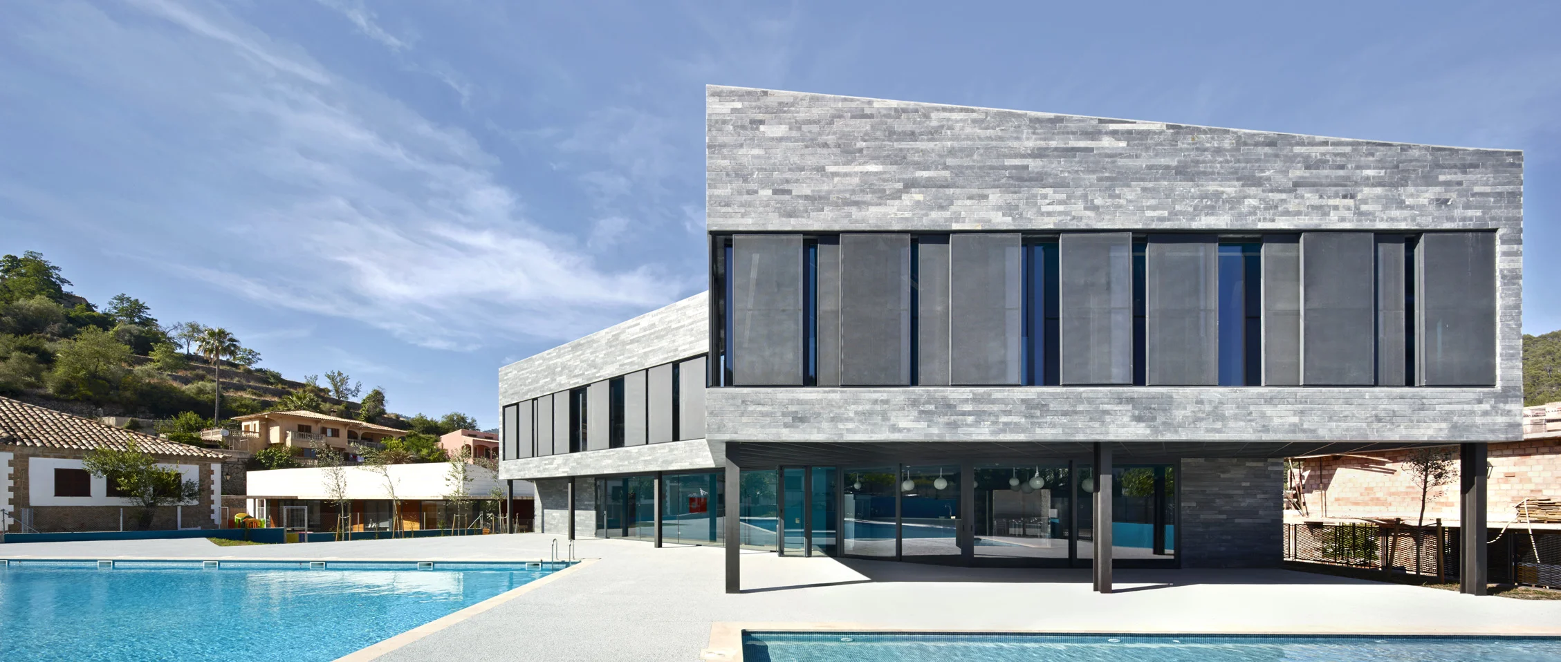 PISCINA ESPORLES 03.jpg