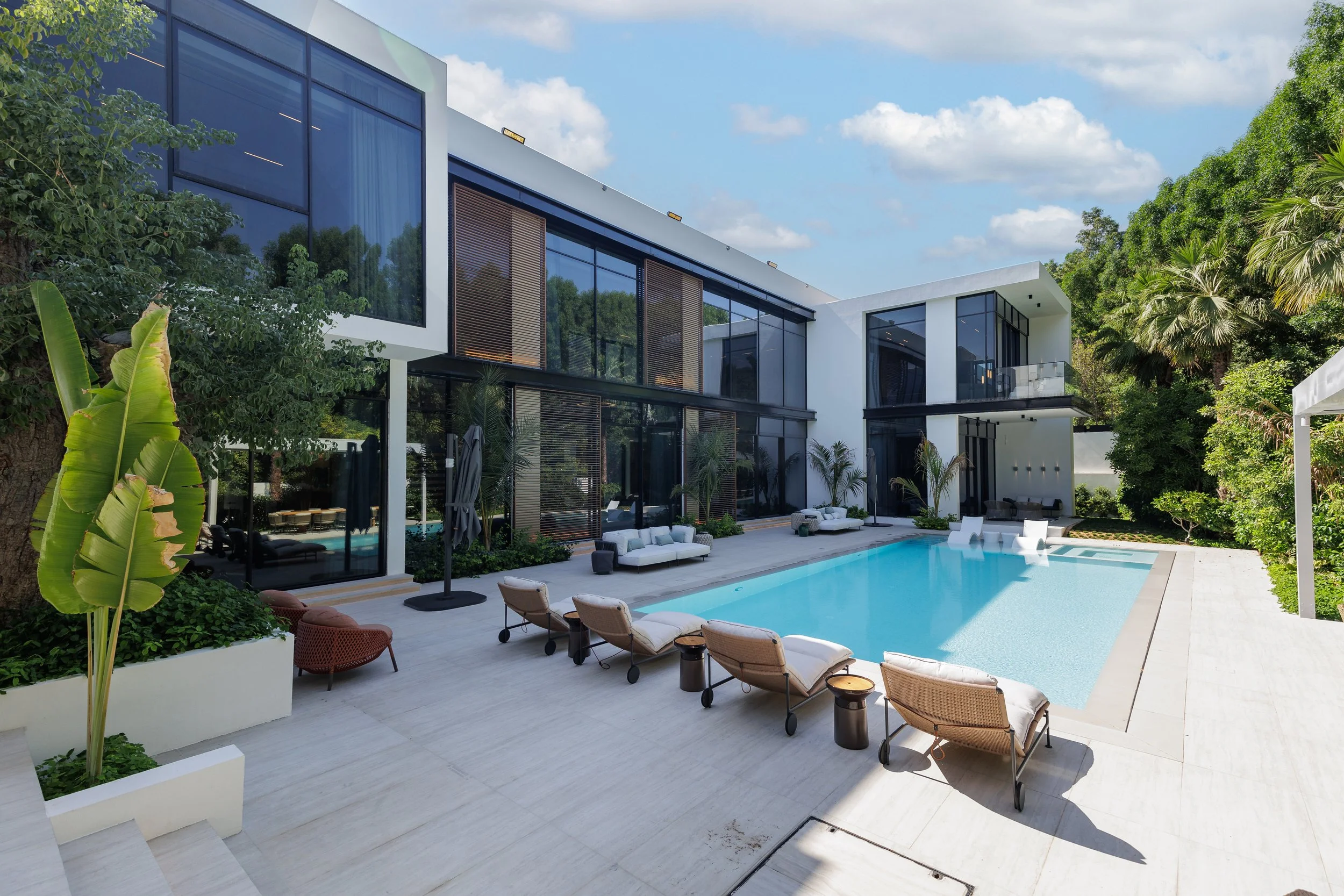 Maria Morris Global &amp; Range Developments Unveil R9 Mansion in Al Barari