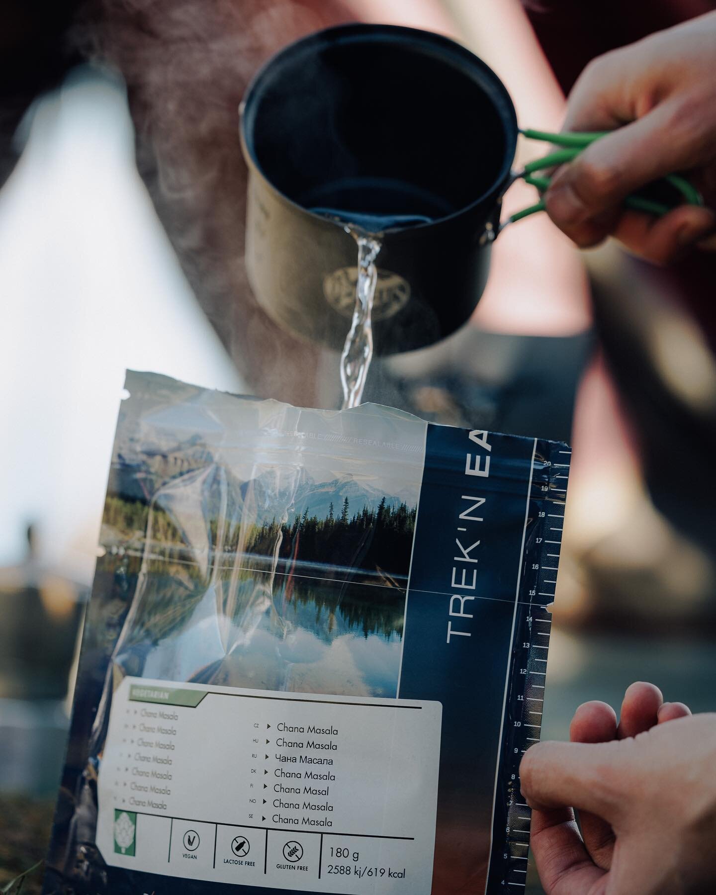 heat + pour + eat = complete ☑️

fuel your adventures one (yummy) pouch at a time! ⛰️🍲🔥head to the &ldquo;store finder&rdquo; section in our link in bio to find a retailer near you ♨️🤤