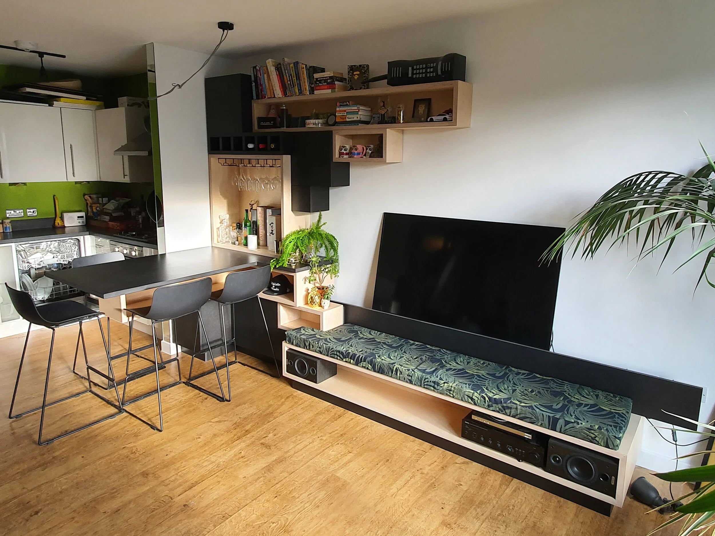 Media Unit YOUNG & DENGEL1.jpg