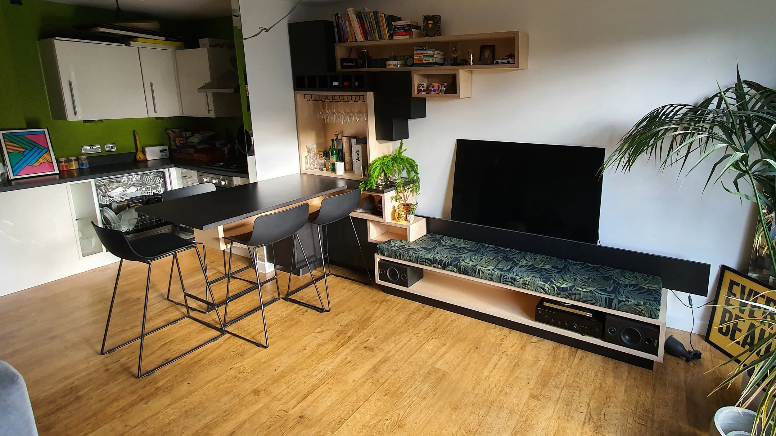 Media Unit YOUNG & DENGEL3.jpg