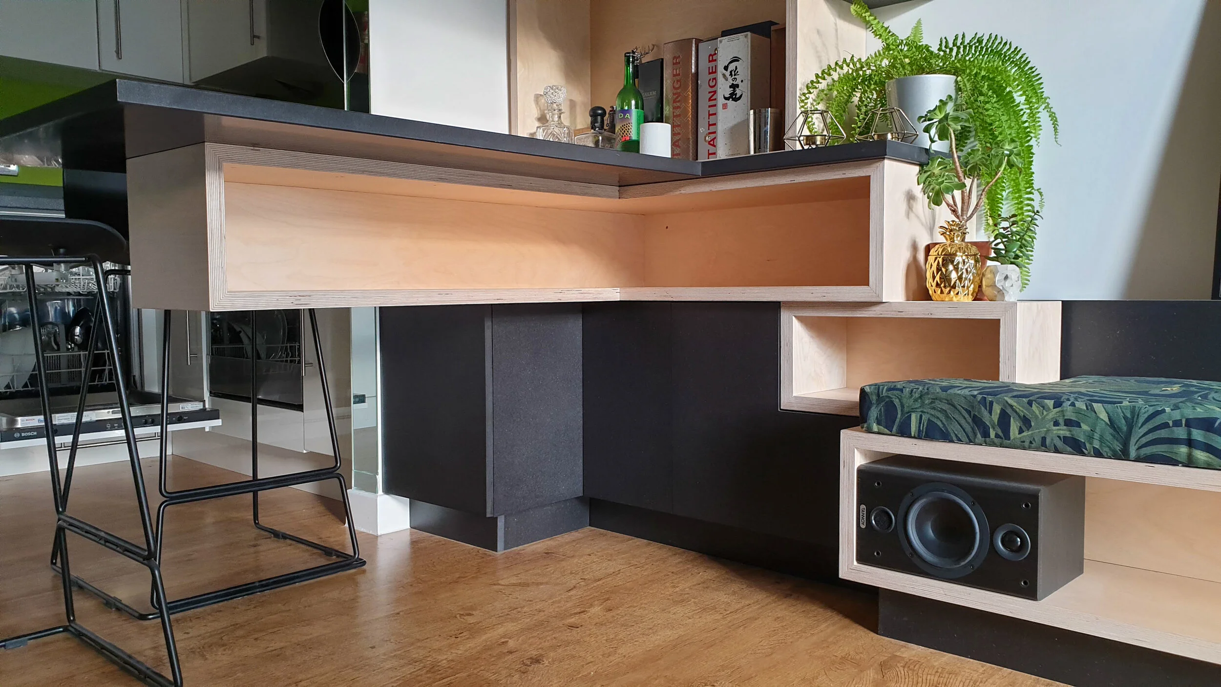 Media Unit YOUNG & DENGEL22.jpg