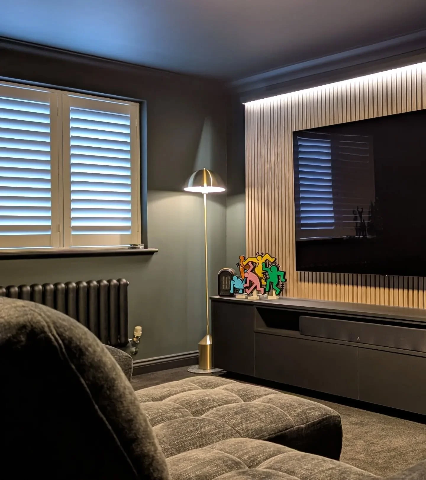A recent custom TV unit designed and made by Y+D 🔥

Walnut slatted back panel, black soft-touch cabinetry and a concealed LED strip to softly light the slats behind the TV.

Simple pallette, carefully detailed.

#BespokeFurniture #TVUnitDesign #Waln
