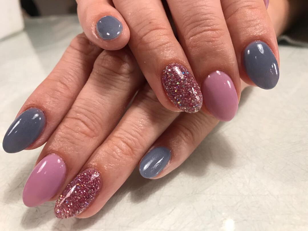 Unsure what colour to have? Why not have them all?! Check out this SNS done earlier this week! 😍Sns nails#multicolorsnails#houseofnails#fortisgreen#extentionnails#