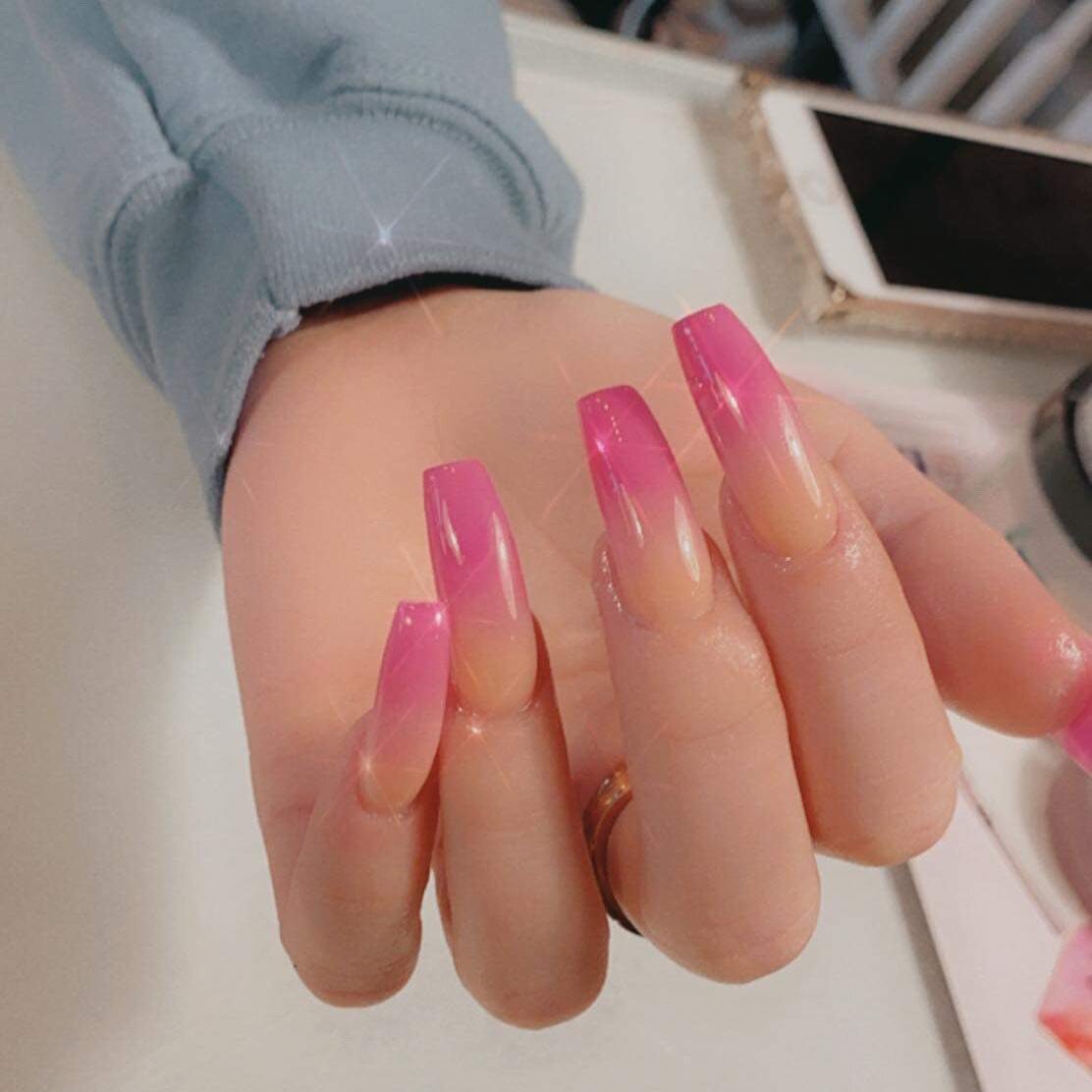 Pink ombr&eacute; nails xxx