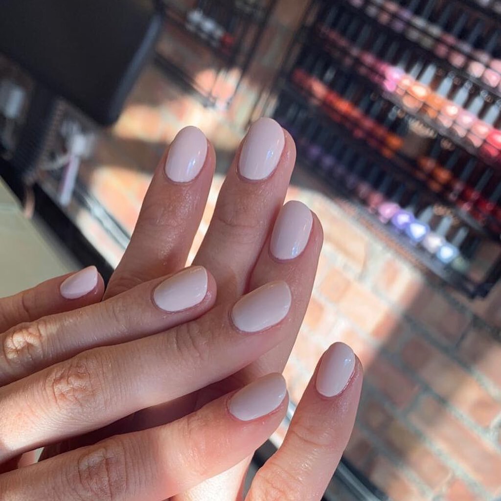 Not into gel? Why not try out the Infinite shine collection by OPI which lasts 7 days on natural nails without a chip! 🙌🏼 This can be removed with nail varnish remover without a struggle. #FreshMani #Nails #NailsAddict #InfiniteShine #Manicure #Pam