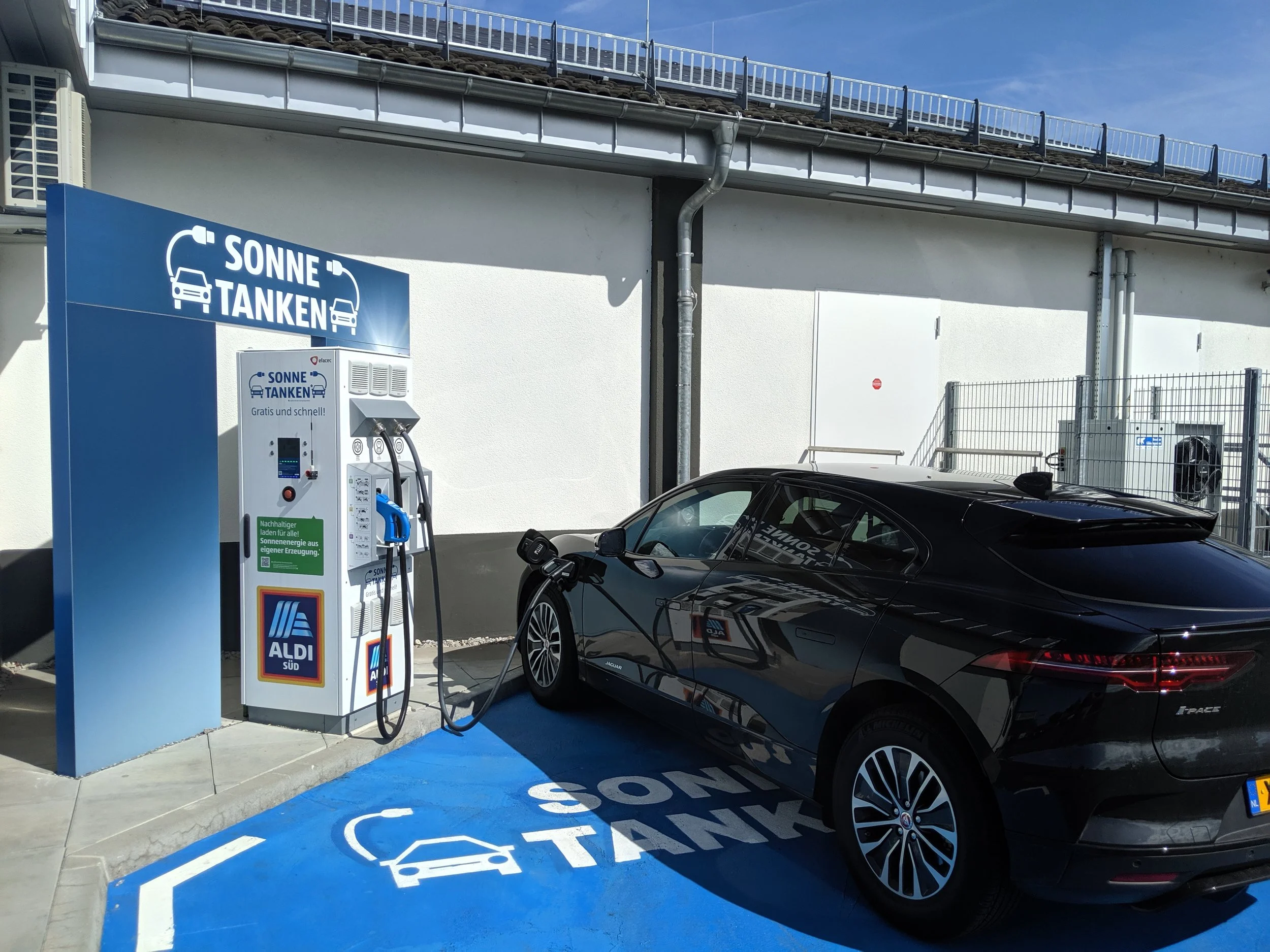 Sonne Tanken at Aldi Süd north of Basel.