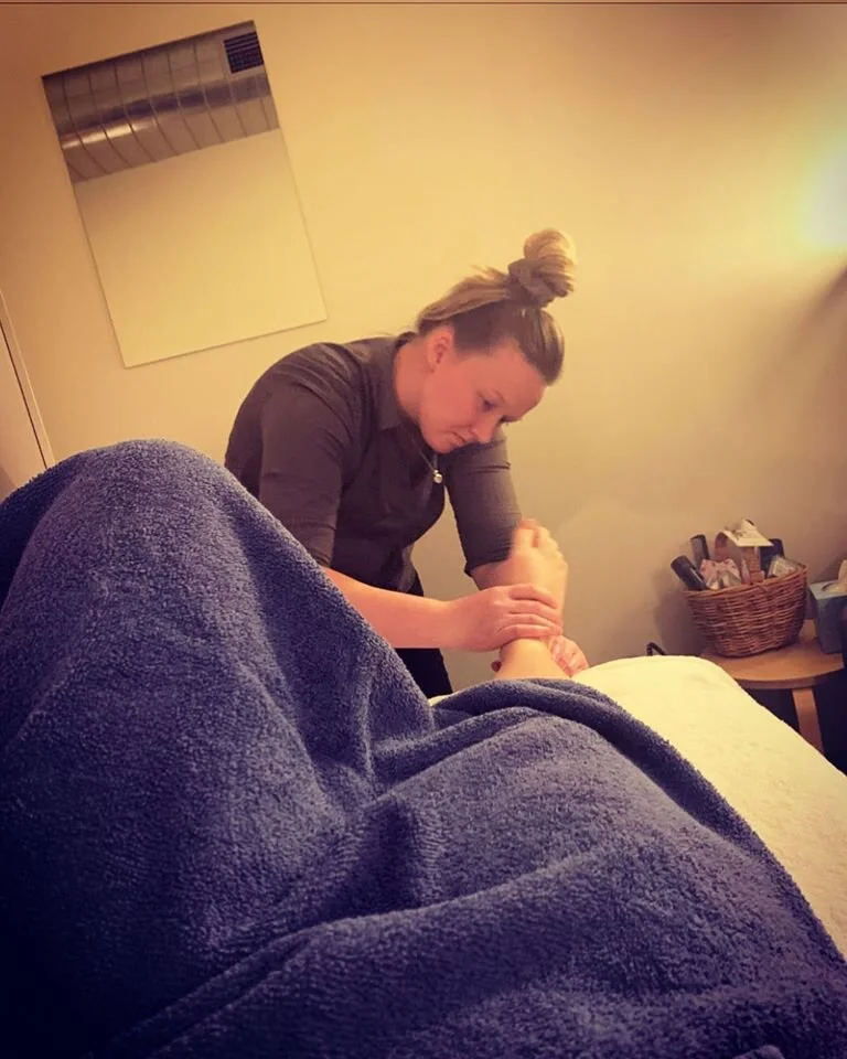 myotherapist-the-wellness-nest-docklands-sarah-treatment.jpg