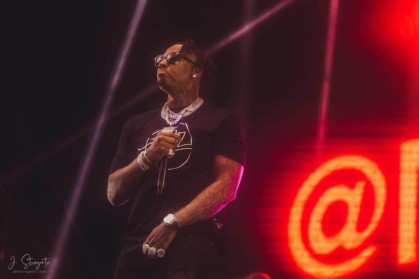 I shot this Moneybagg Yo set in the rain at Made in America, but tbh the random raindrops on my lens made these photos come out 🔥 and they&rsquo;re now probly my favorite ones of the entire festival. Also @moneybaggyo puts on a really good performan