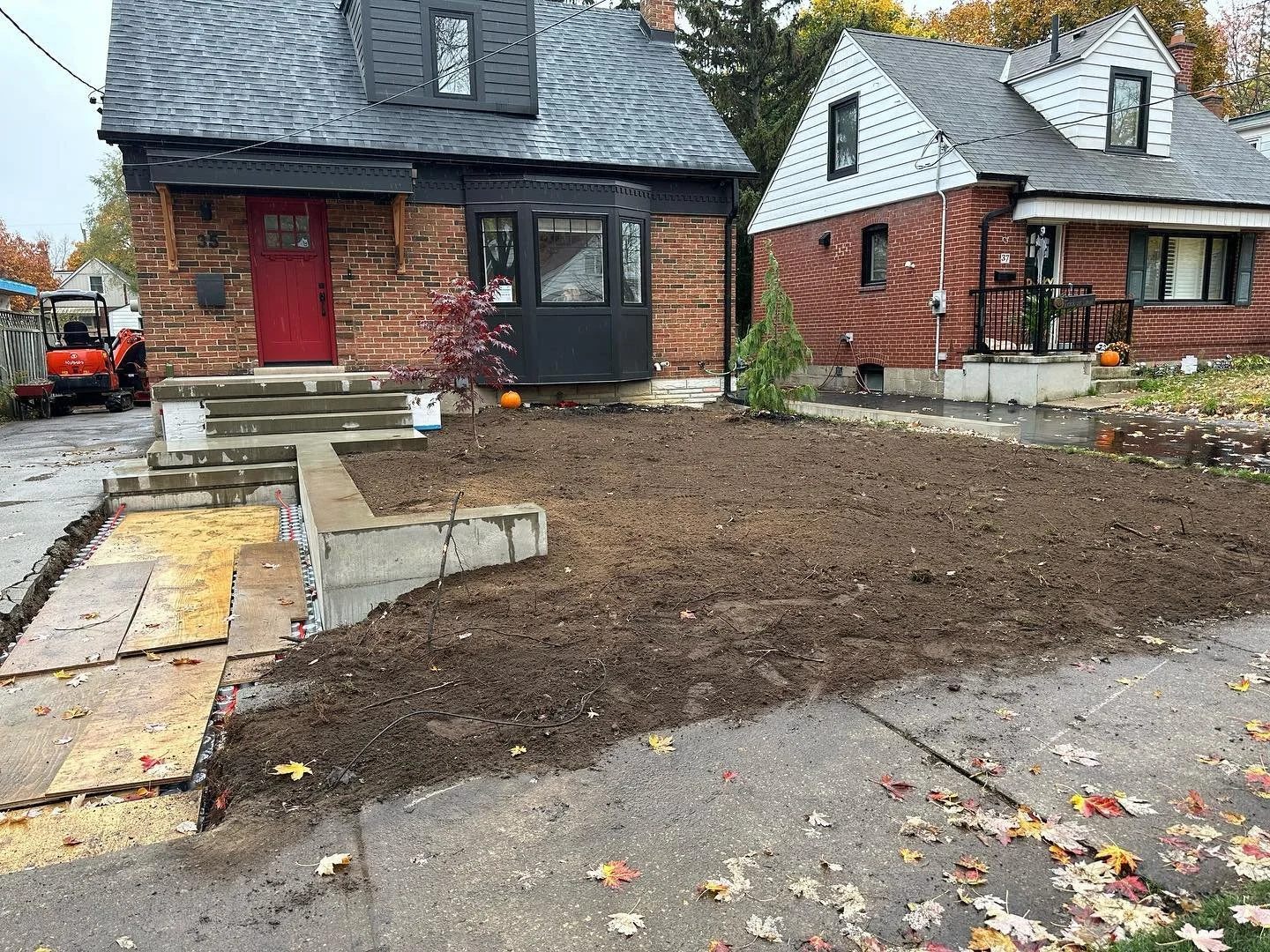 A little softscaping left on this one in #Weston to really bring the architectural heated concrete to life&hellip; designed and constructed in house.
.