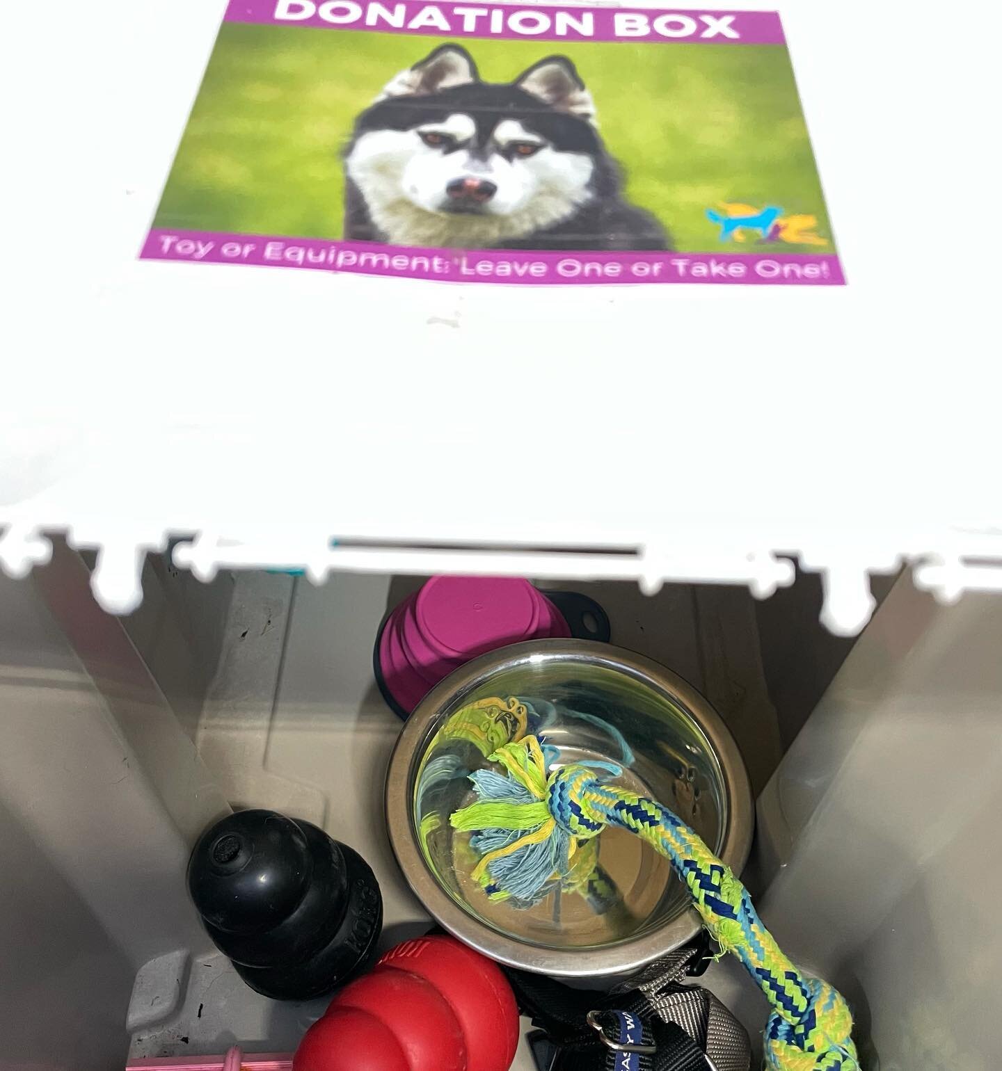 Interested in free dog gear? Wonder Dogs has a donation box where you can leave things your dog doesn&rsquo;t use anymore and swap it out for something new! Come check it out today; it&rsquo;s full of awesome goodies! 
.
.
.
#donation #recycle #reduc