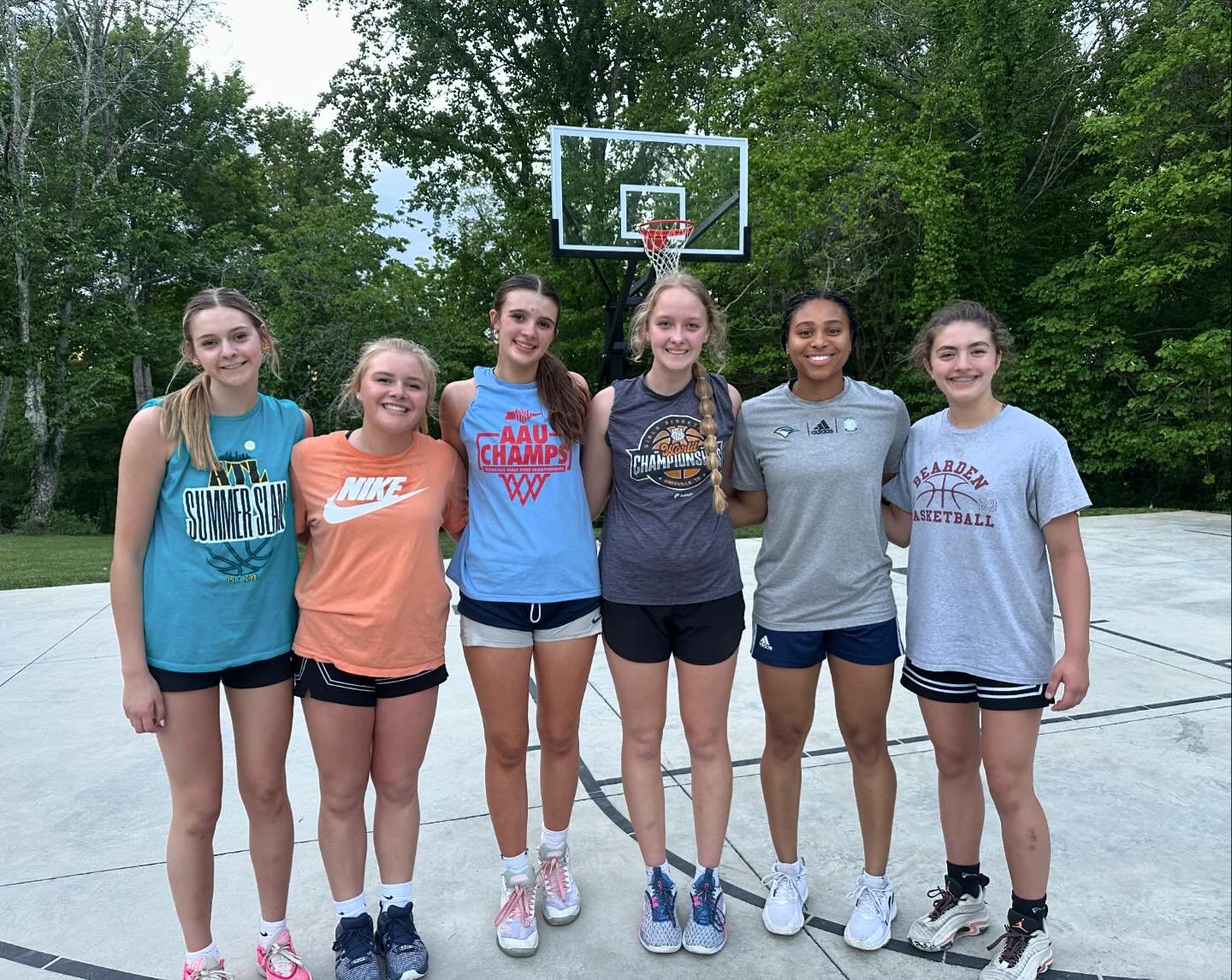 SAQ &amp; hoop skills 🔥
Love these hard working young ladies repping 5 different high schools.  Thanks coach Jada for an awesome workout 

#kpt #runlifttrain #hoopers