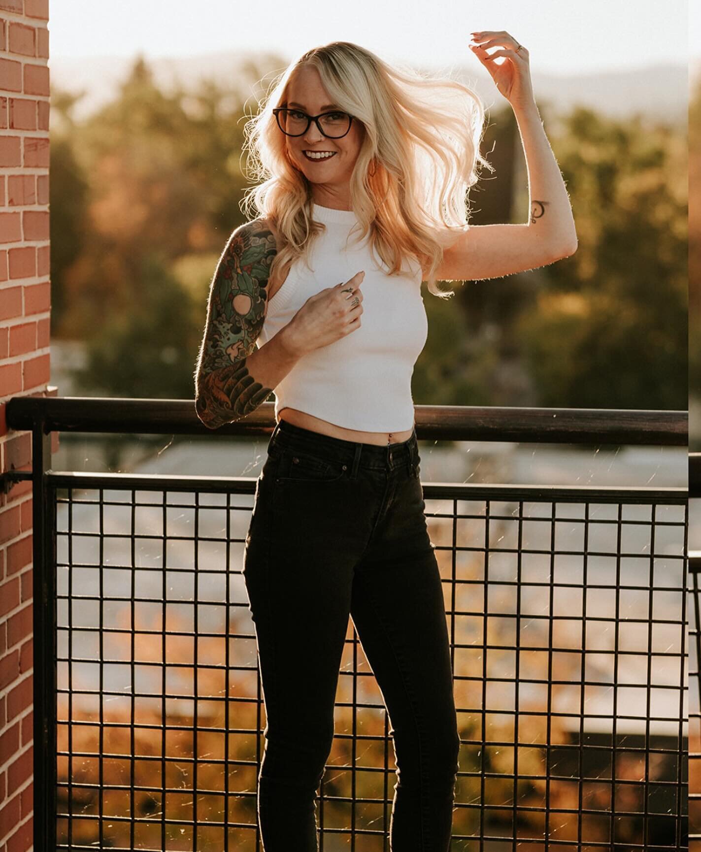 🎉HAPPY 5️⃣ YEAR SALON-IVERSARY SAGE!!!🎉 We are all incredibly honored and lucky to have a coworker like you by our side! Sage brings a special baddie energy to the salon that inspires others to be driven and work hard. Help us celebrate this specia