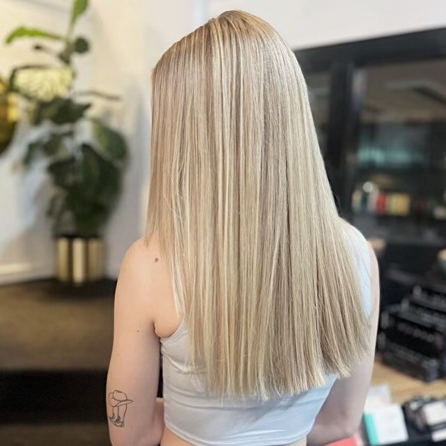 Hiii Lights 👋🏼🤩

This beautiful, bright blonde was done by @harlowgold.jessica !! 

#blonde #highlights #springhair #harlowgoldsalonandspa