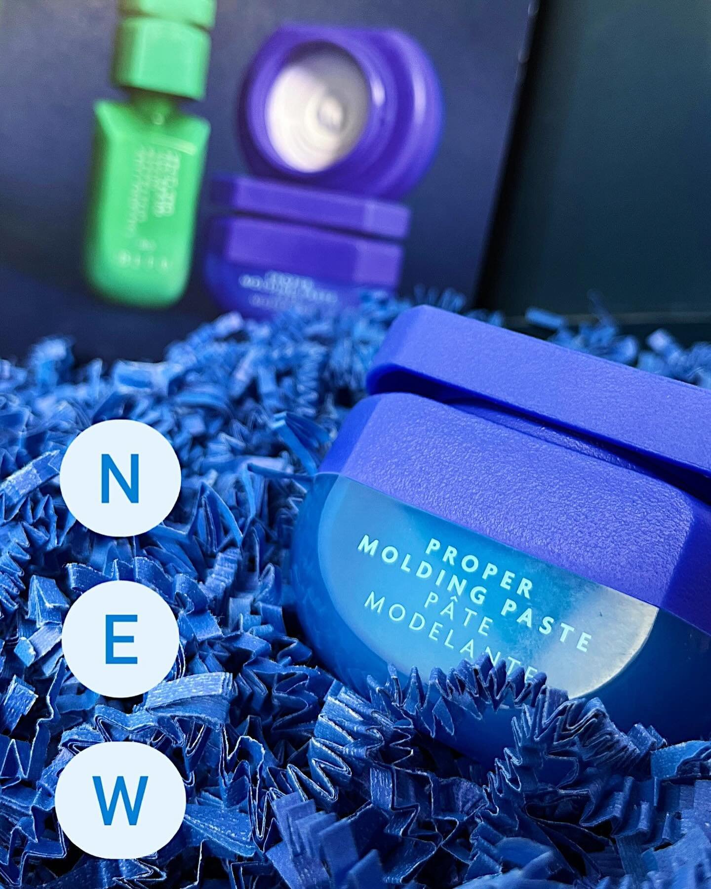 💙 Meet R and Co&rsquo;s newest member 💙
For pixies and barber cuts in search of a strong hold that will keep your style intact throughout the day!

~ Rockstar Ingredients ~
💙Larch Treewood Extract
💙Vegan Fruit derived waxes
💙Ginger Extract
💙Bio