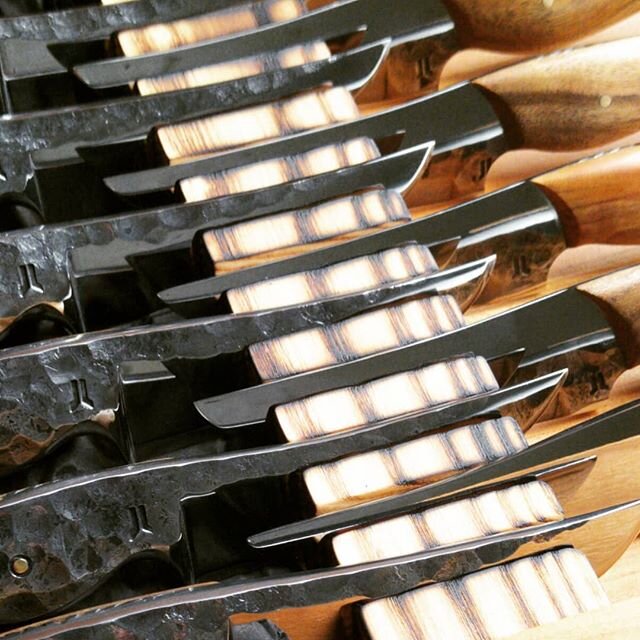 Combien vous dites???
.
.
#cadeau  #fetedesperes #handmade #madeinfrance #artisanat #couteau #handforged #knifemaker #savoirfaire #metiersdart #artisanatdart #alsace #faitmain #excellence #authentique