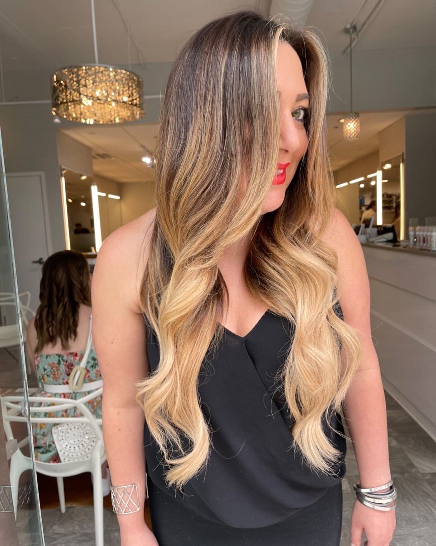 Our amazing @erinc127 with the longest locks in town 😍

Extensions by @hairdews1 

#dcextensions #hairgoals #dchair #dchairstylist #dupontcircle #washingtondc #igdc