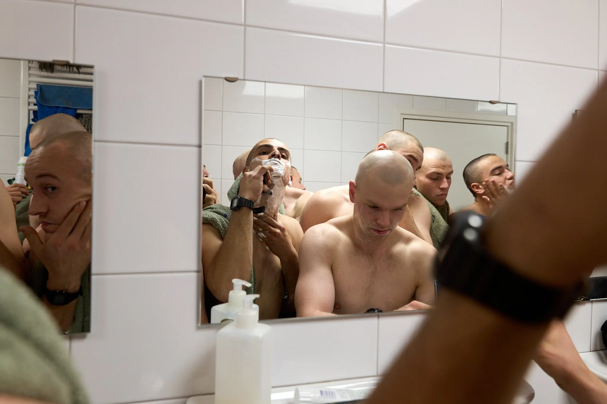 Vanaf nu regelmatig updates van de POTOM (Praktische Opleiding Tot Officier der Mariniers).
De dagen zijn lang, het tempo ligt hoog en alles draait om discipline, samenwerking en doorzettingsvermogen. 

Binnen POTOM zeggen ze dat het voelt als een sn