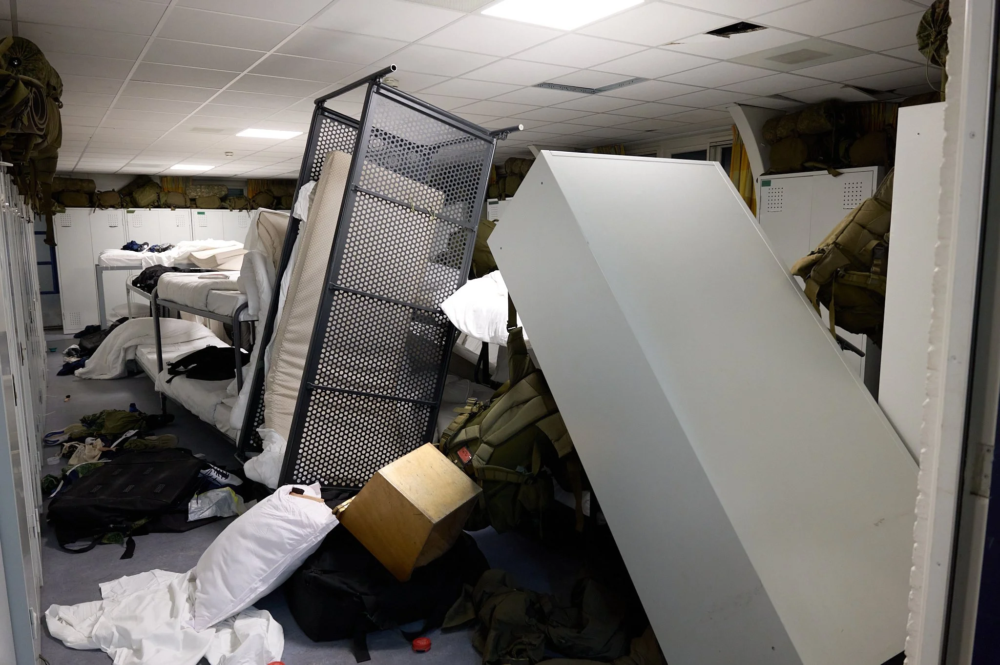 Ook POTOM maakt zich op voor #kerst. 

Scroll voor een korte impressie ->

#potom 
#korpsmariniers 
#koninklijkemarine 
#officierdermariniers 
#militaryphotography 
#militarytraining 
#barrackslife 
#photojournalism 
#behindthescenes 
#robpoortvli