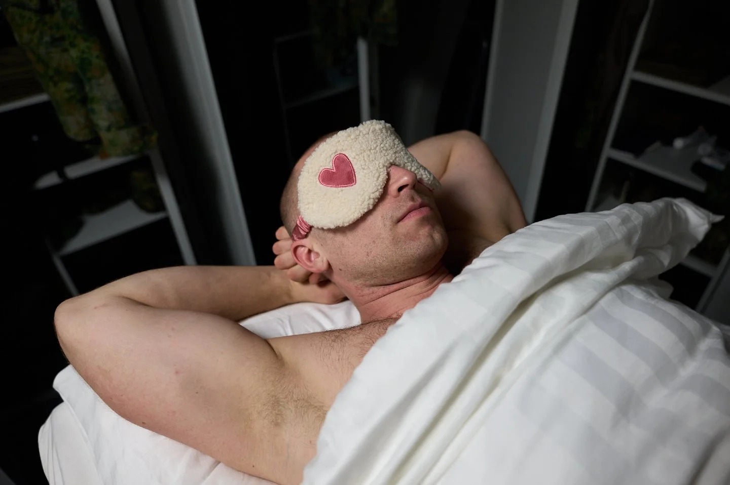 Een laatste nacht op de kazerne, een zeer geslaagde dag op de kazerne met familie, partners en vrienden. Voor de meesten het verruilen van de veldpet voor de opleidingsbaret.
Op naar 2026, op naar de felbegeerde baret waar het uiteindelijk om draait!