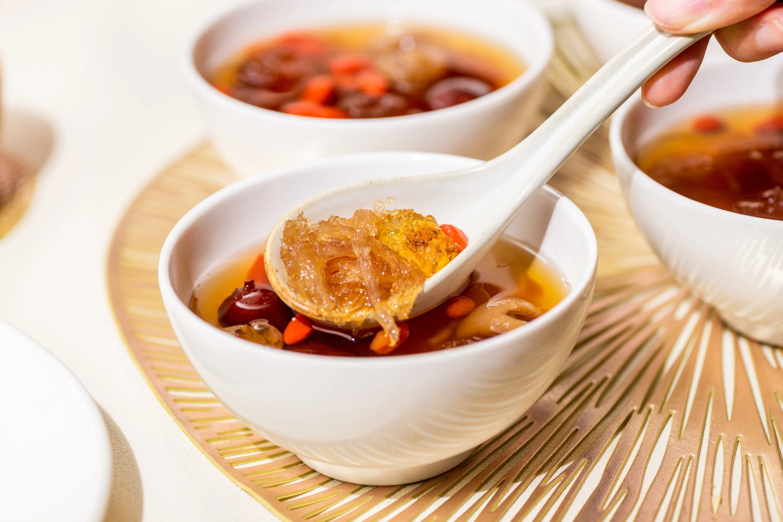 Chilled Collagen Peach Gum with Bird's Nest