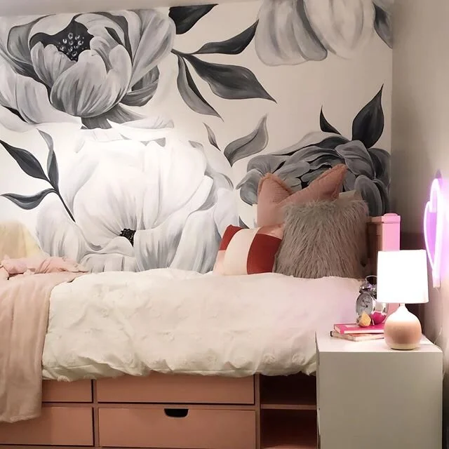 Man my 13 year old self would be so jealous of this room lol - black and white always looks bomb with blush tones 💖 #tmamurals #tarawashere #ladieswhopaint #nashville #nashvilleart #nashvillemural #wallartist #streetartphotography #streetartlovers #