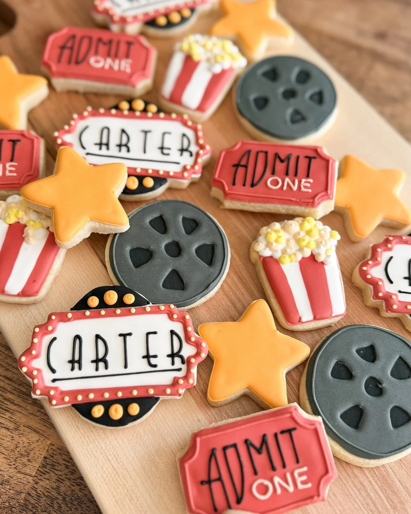 Minis for you next movie night? A must. 

#Customcookies #customcookie #royalicing #royalicingcookies #courtscookieco #cookies #sugarcookies #americolor #bakery #cookiesofinstagram #bakers #sonomacounty #sonomacountycookies #santarosacookies #rhonert