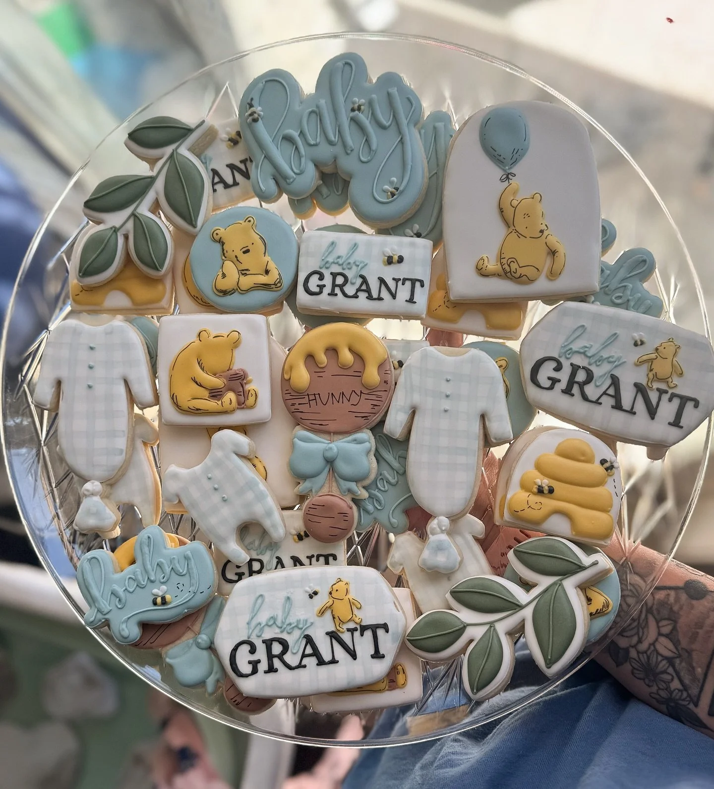 Easily a new favorite set 💕

#Customcookies #customcookie #royalicing #royalicingcookies #courtscookieco #cookies #sugarcookies #americolor #bakery #cookiesofinstagram #bakers #sonomacounty #sonomacountycookies #santarosacookies #rhonertparkcookies 