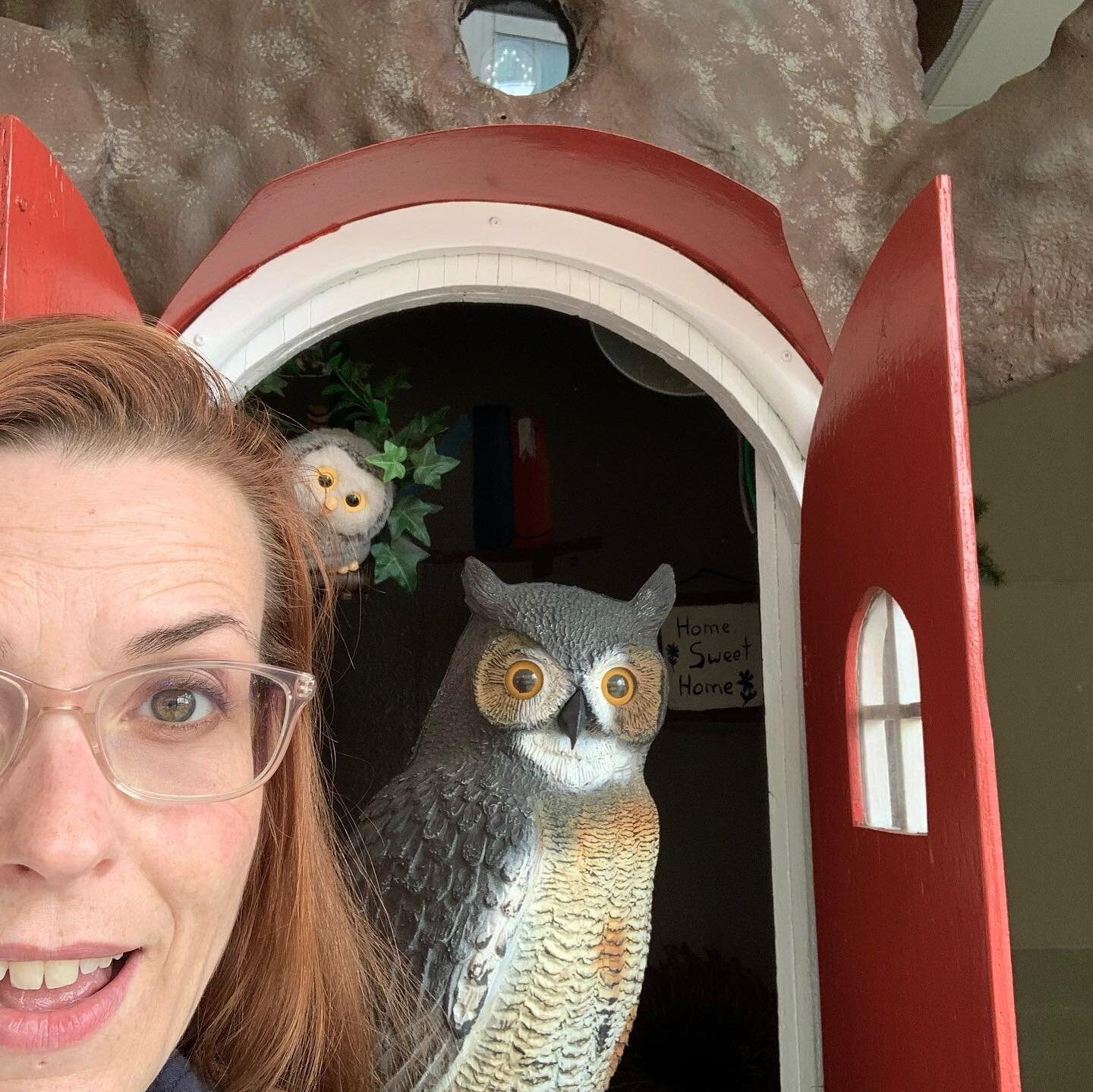 Happy #MuseumSelfieDay to all who celebrate!⁣⁣⁣⁣⁣⁣⁣
⁣
1 It was so nice to catch up with Mrs. Owl this summer at the @ConfedCentre art gallery ⁣⁣⁣⁣
#IYKYK 🌈 #pei⁣⁣⁣⁣
⁣⁣⁣⁣
⁣⁣⁣⁣
2 The Van Gogh 360 traveling exhibit was a neat way to experience his artw