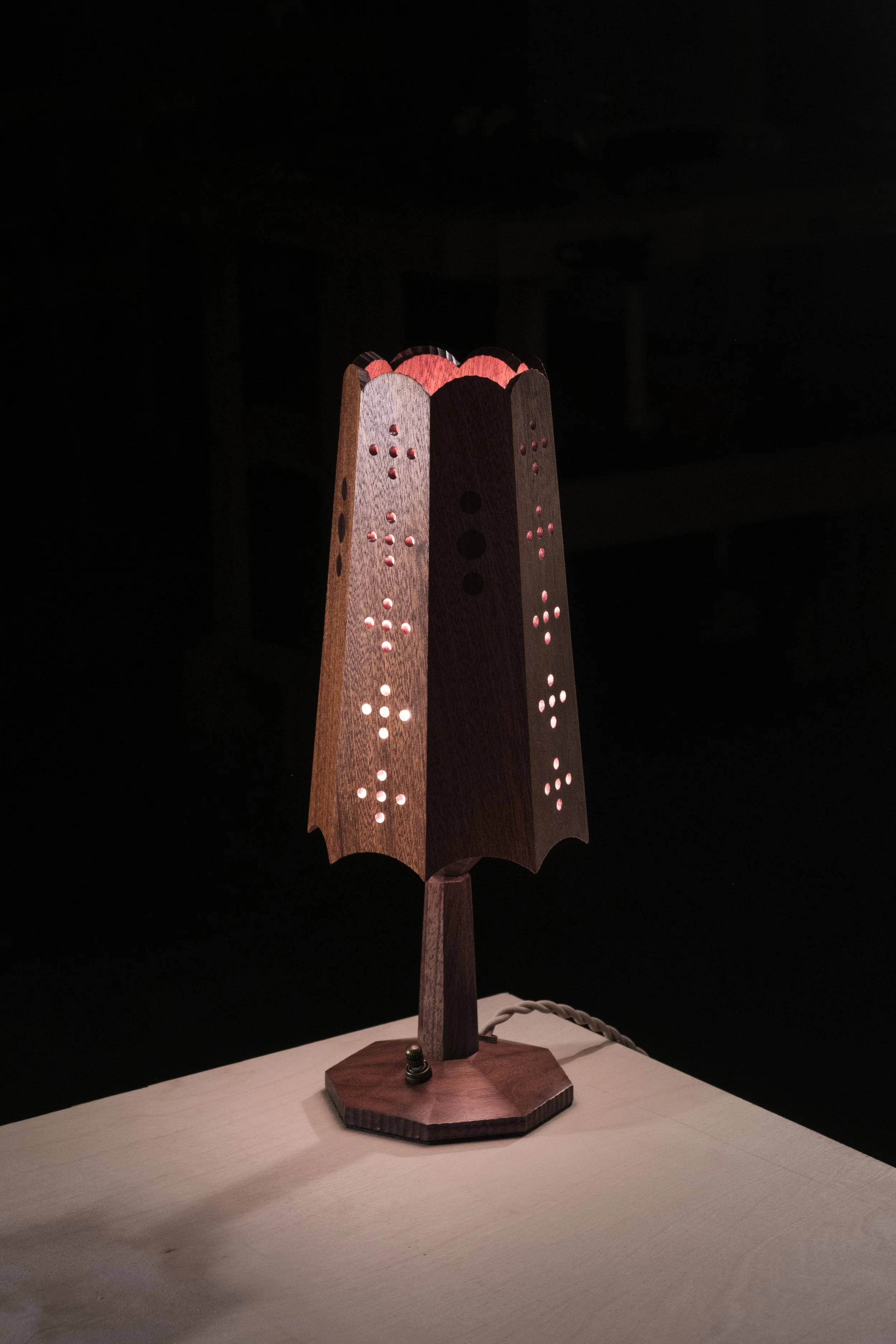 Pontiff's Desk Lamp (2026)