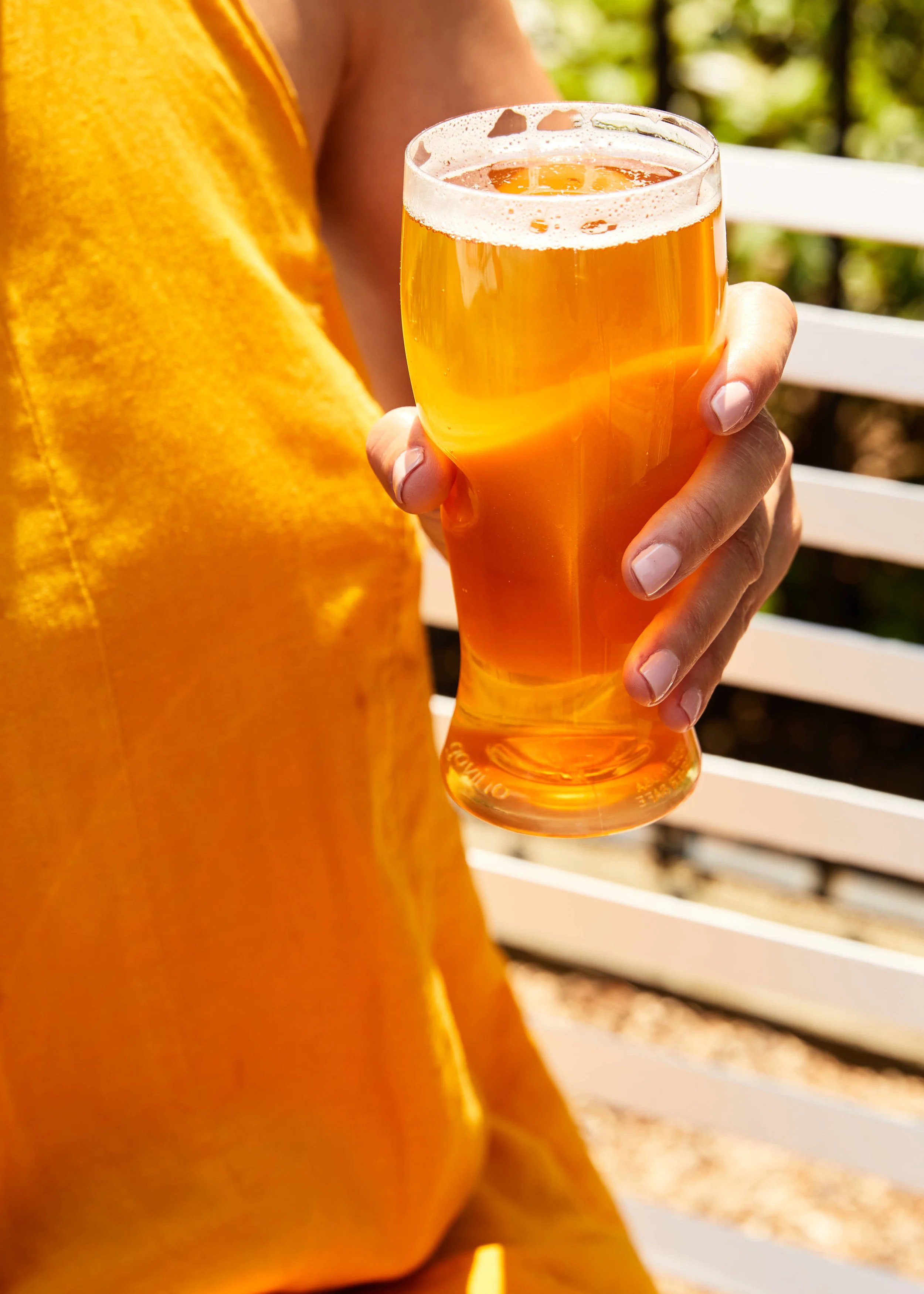 kate sears editorial nyc art director woman holding govino unbreakable beer glass yellow dress park happy hour sun
