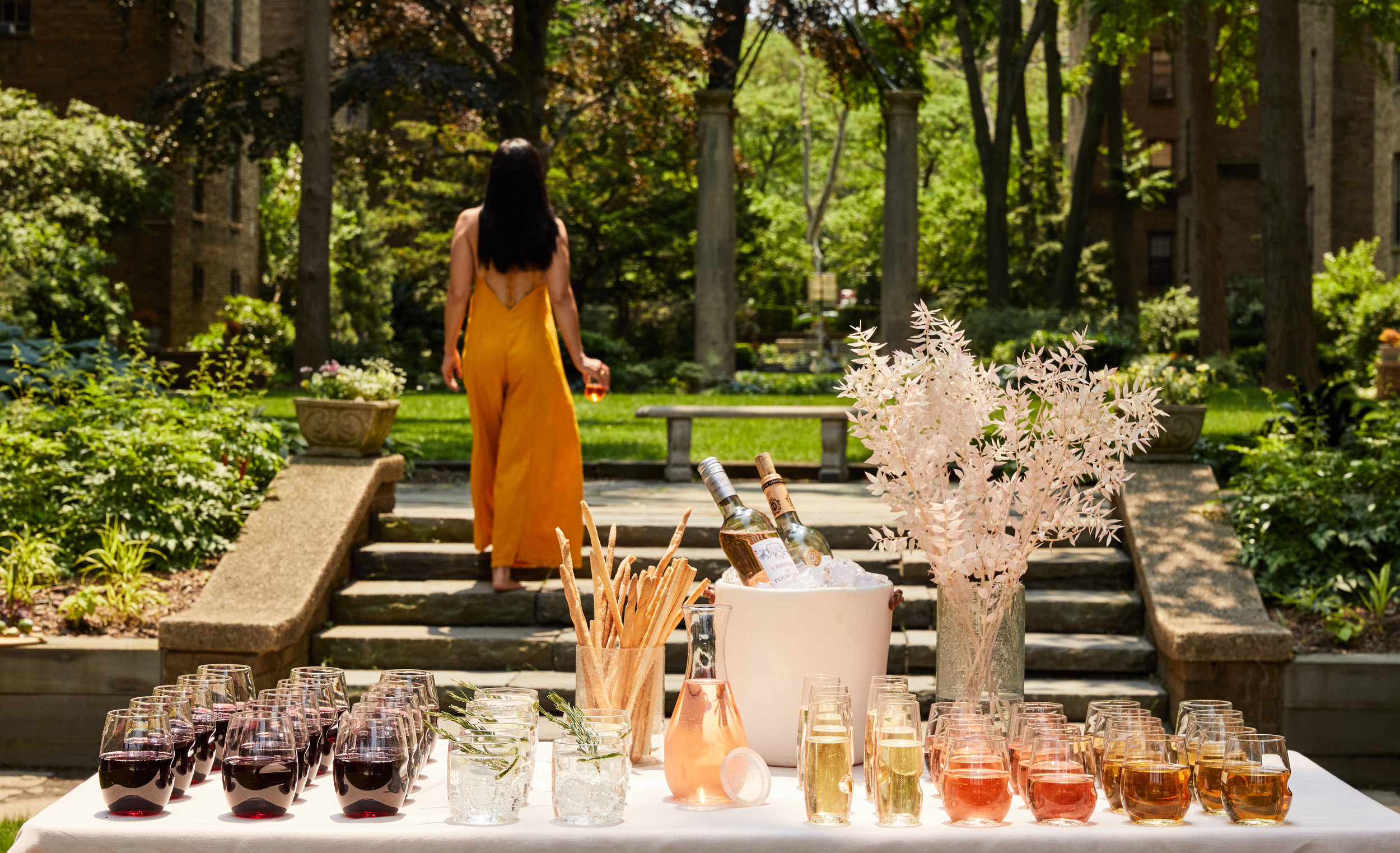 kate sears editorial nyc art director govino unbreakable wine glass decanter garden party event table summer rose ice bucket afternoon lush green trees park photographer