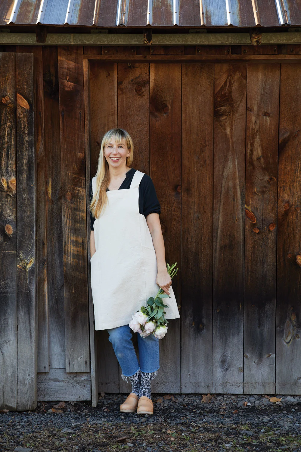 kate sears sierra steifman nyc art director photographer lifestyle editorial the floral society workshop apron design nature canvas barn upstate NY model blonde flowers garden