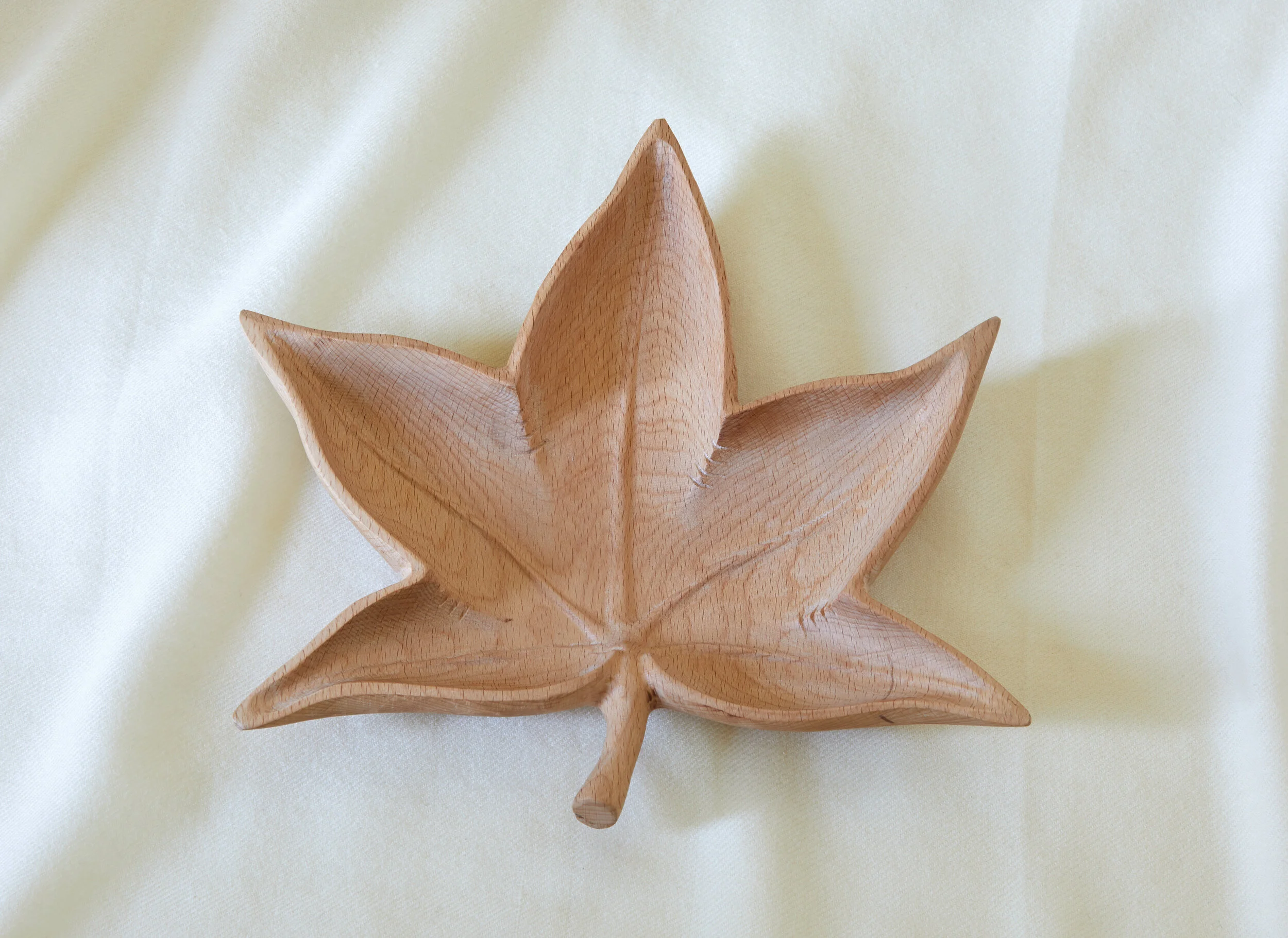 nyc art director tob/aero tob aero thomas o'brien bellport long island new york catalog wooden leaf bowl product shot silo