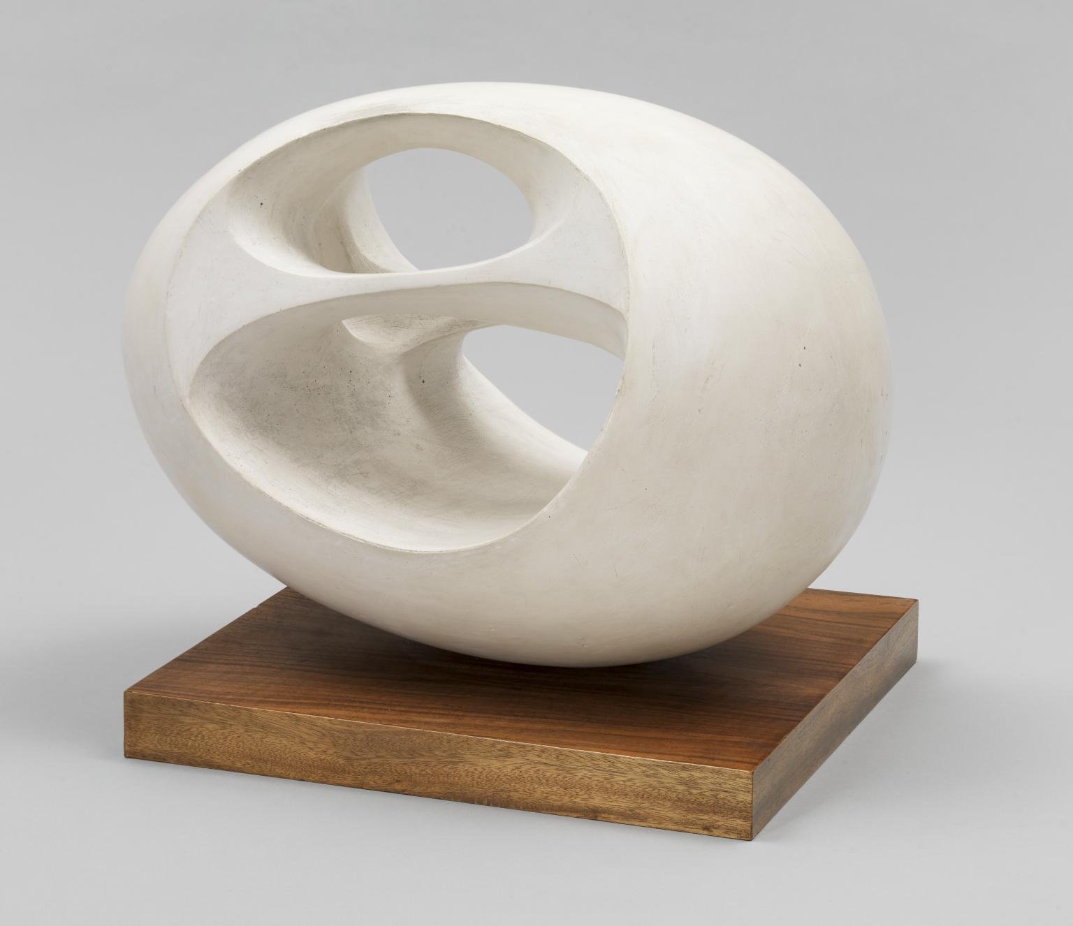 6. Barbara Hepworth, Oval Sculpture (No. 2), 1943