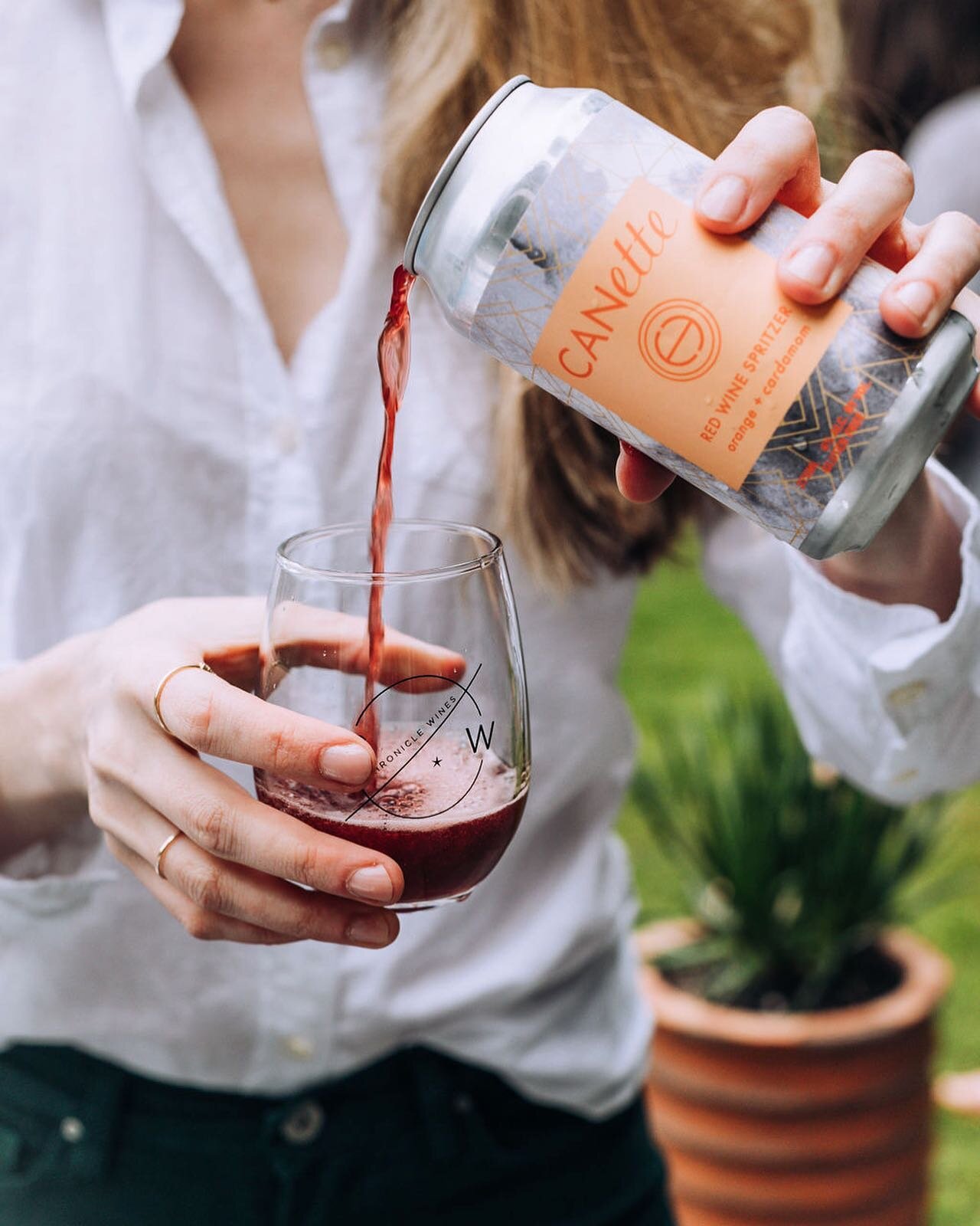 For the Lambrusco, sangria, gl&uuml;hwein lovers: Orange + Cardamom Red Wine spritzers. #DrinkCANette